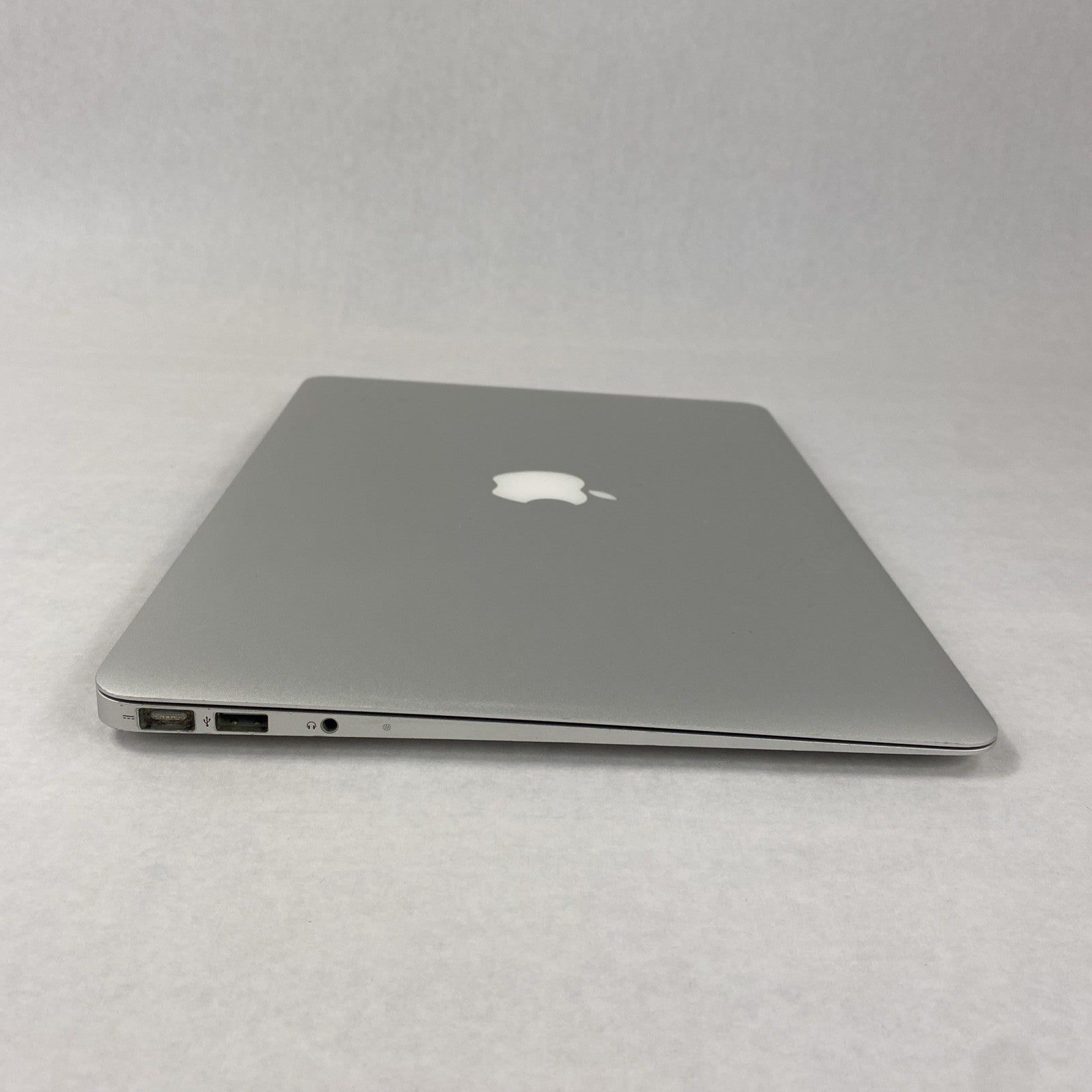 Apple A1369 MacBook Air 2011 13" 1.8Ghz i7 4GB RAM 250GB SSD os10.13.6 969Cycles
