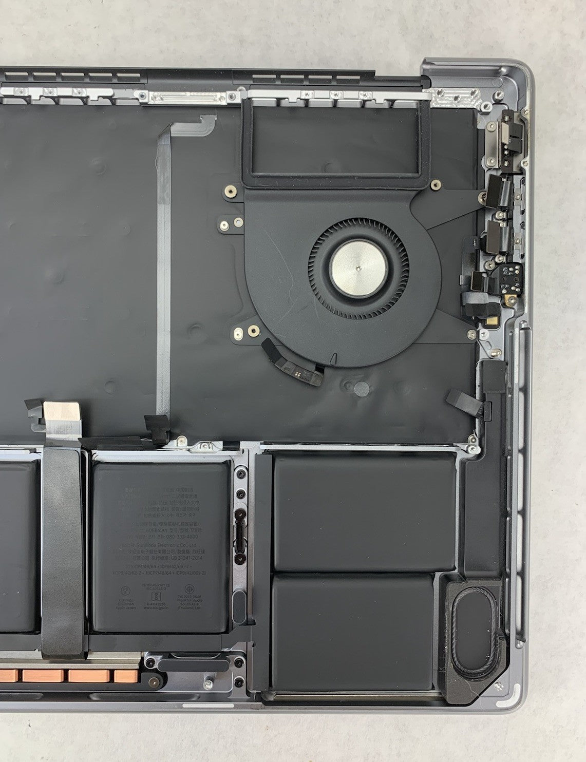 Apple Macbook Pro A2442 Keyboard Top Case Keyboard / Trackpad Assembly8