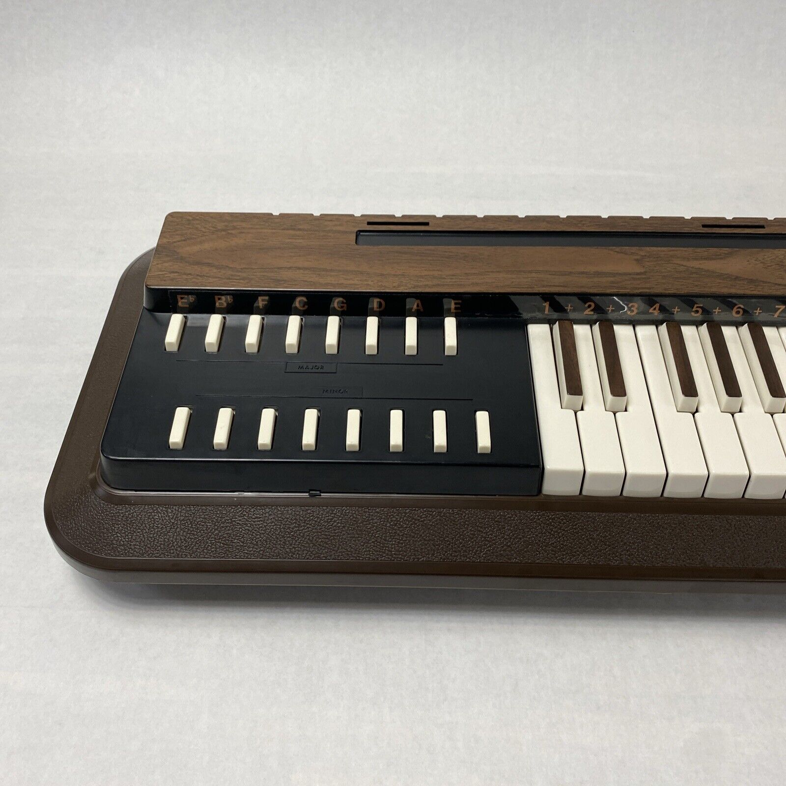 Vintage GTR 3751 16 Chord 3 Octave Electric Organ