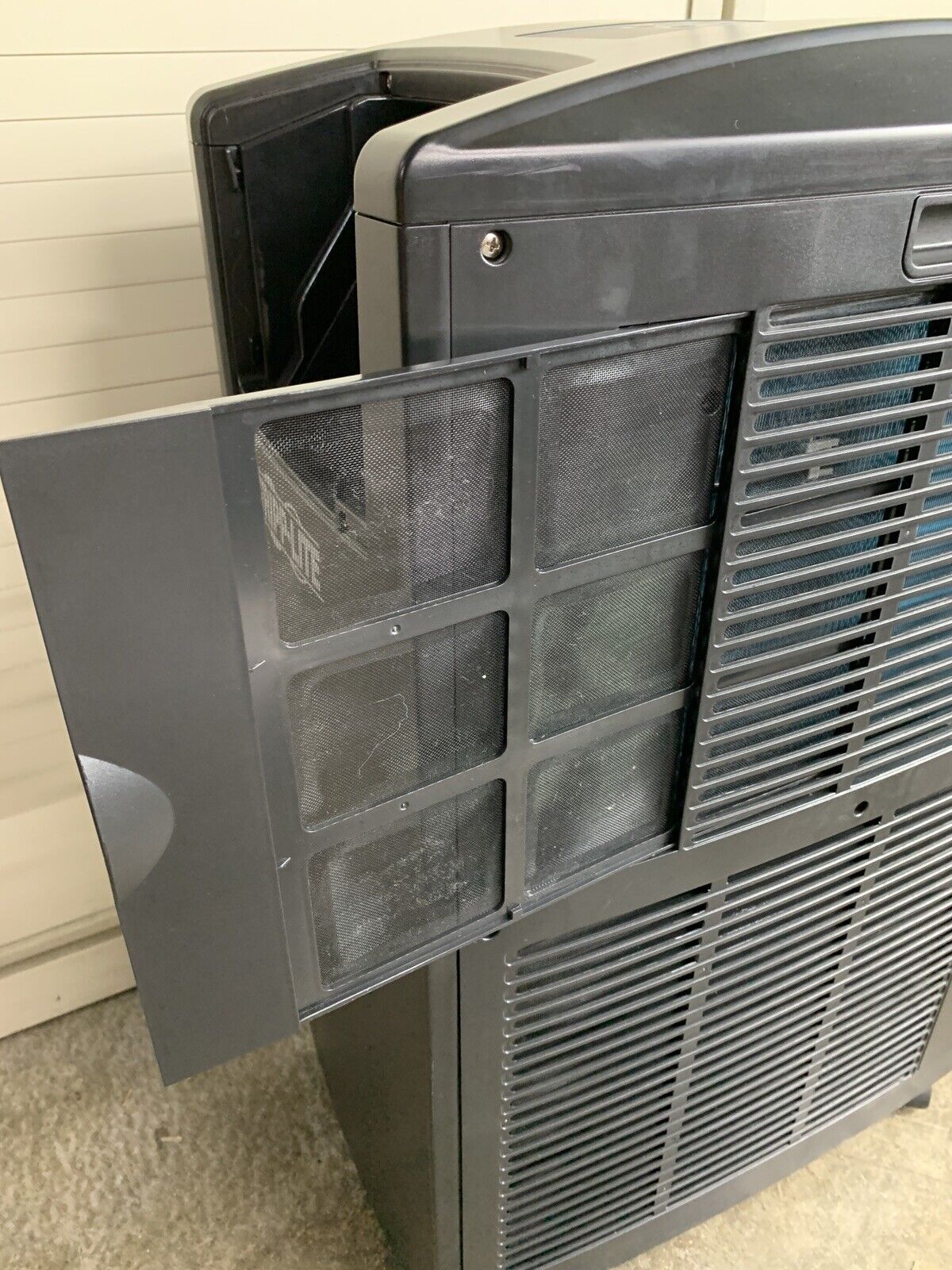 Tripp Lite SRCOOL12K Portable Air Conditioner 1400w 120V 60Hz 1400W Tested