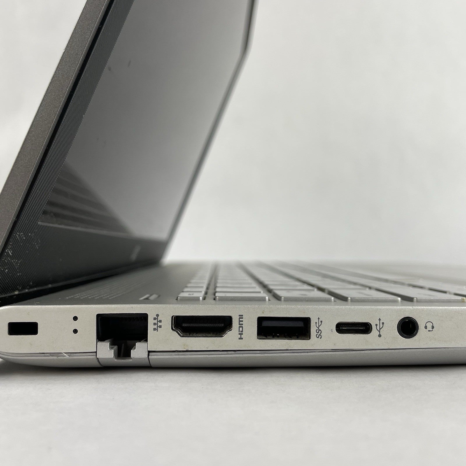 HP Pavilion 15-cc123cl 15.6" i5-8250U 1.60 GHz 8GB RAM No SSD No OS - Bad Bottom9