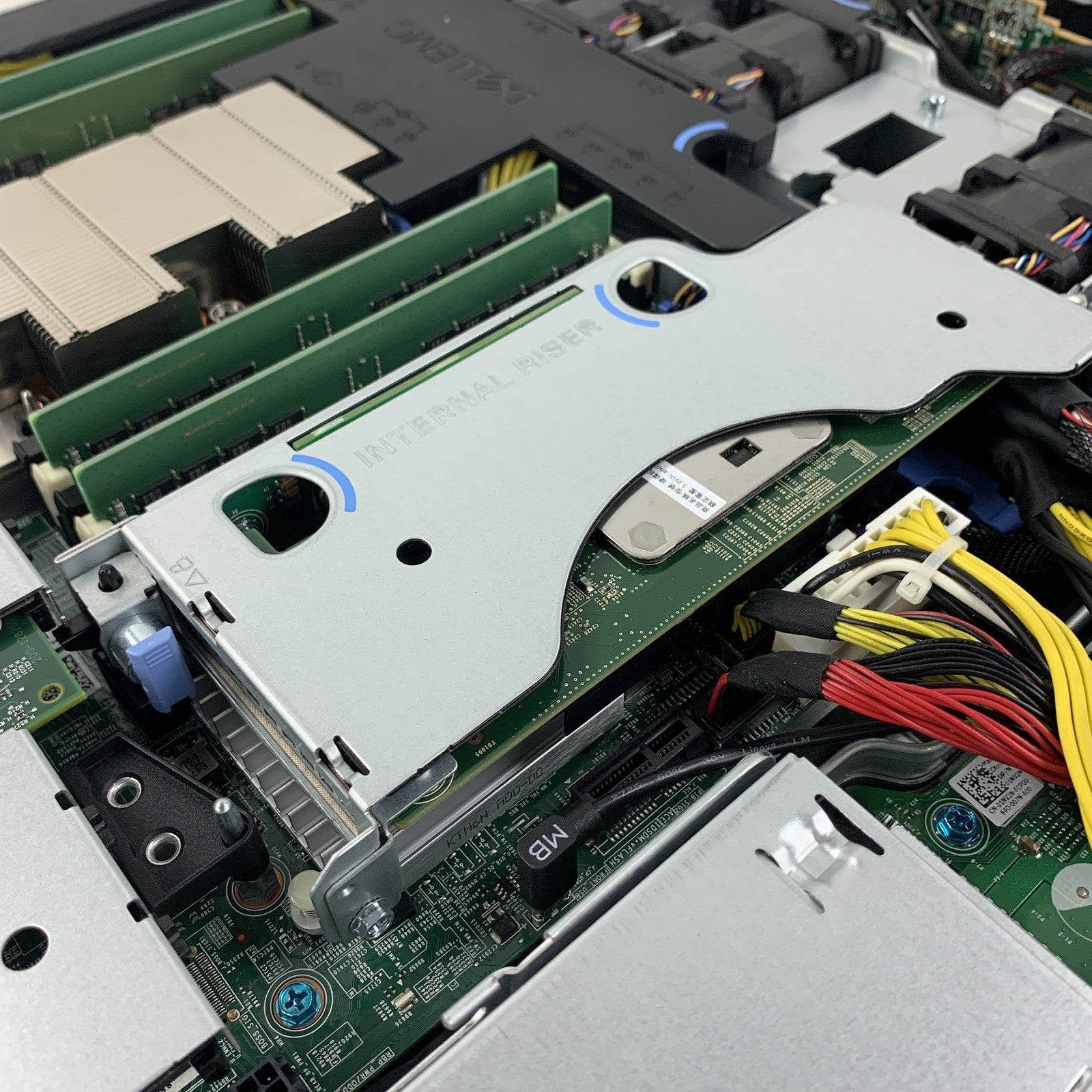 Dell PowerEdge R440 2x Xeon Silver 4110 2.1 GHz 128 GB RAM No HDD NO OS