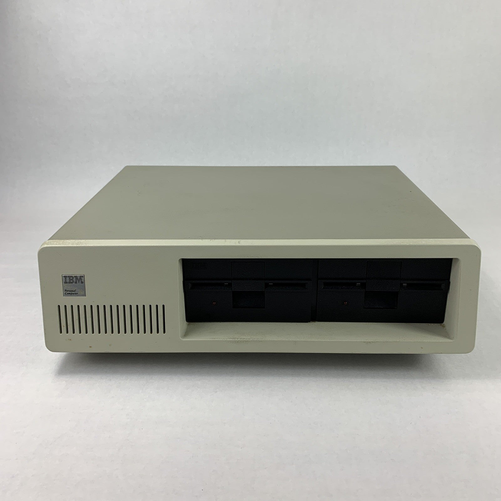 IBM 5150 Personal Computer Desktop Computer Boots to Parity Check 1 No HDD No OS