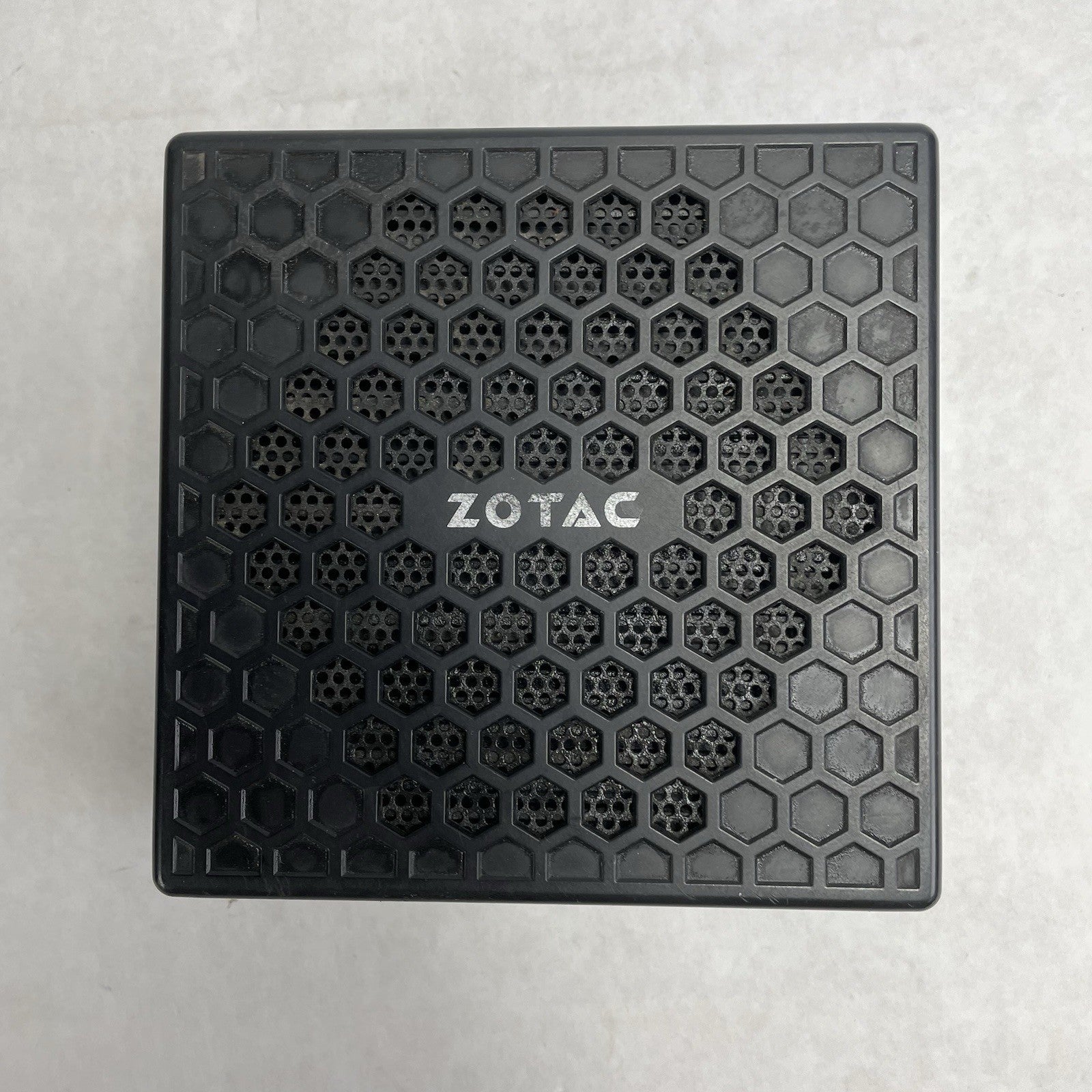 ZOTAC ZBox C1325 Nano Micro Celeron N3160 1.60 GHz 4 GB RAM No SSD No OS