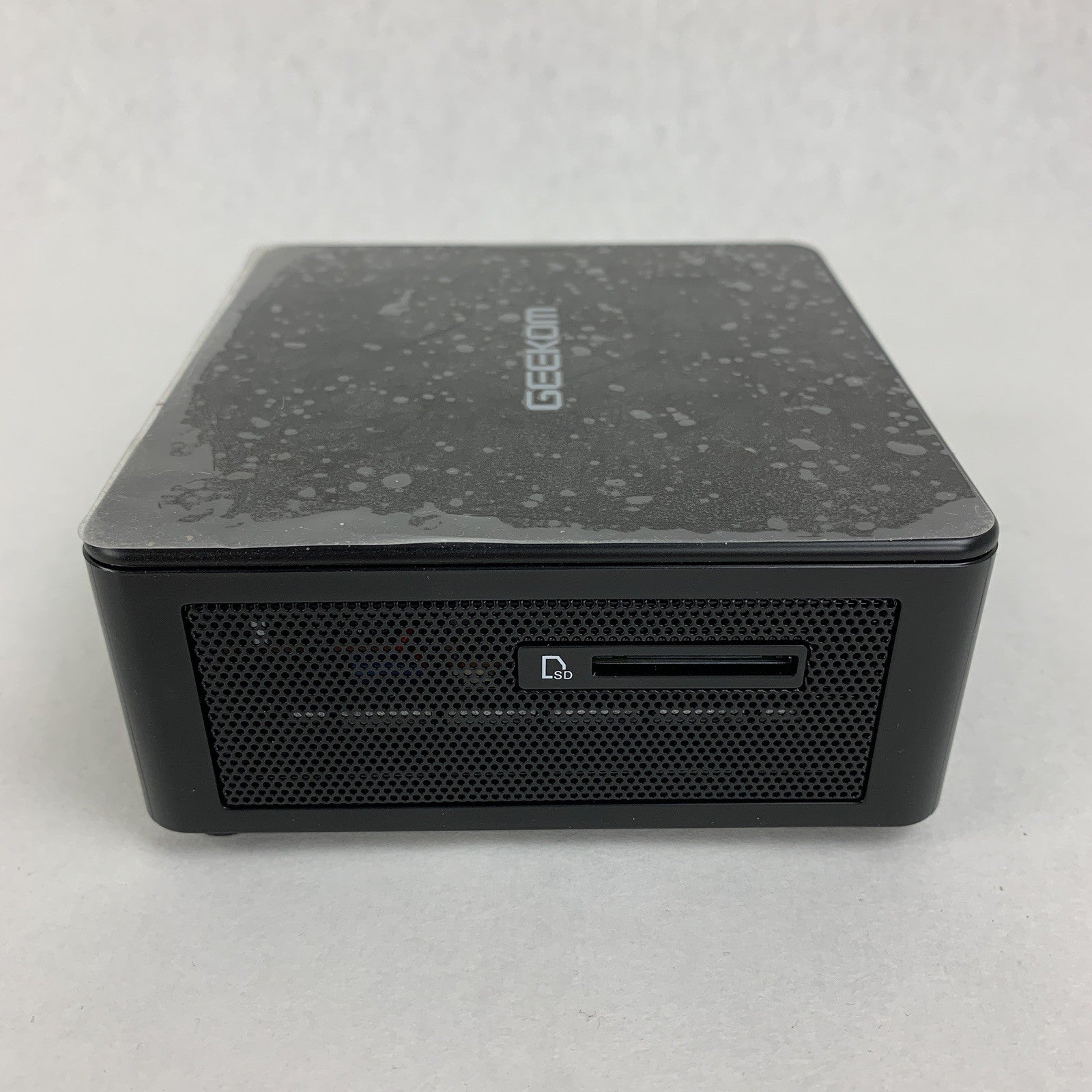 Geekom GM08i5T Mini PC Intel i5-8279U 2.4 GHz 16 GB RAM No OS No HDD No AC