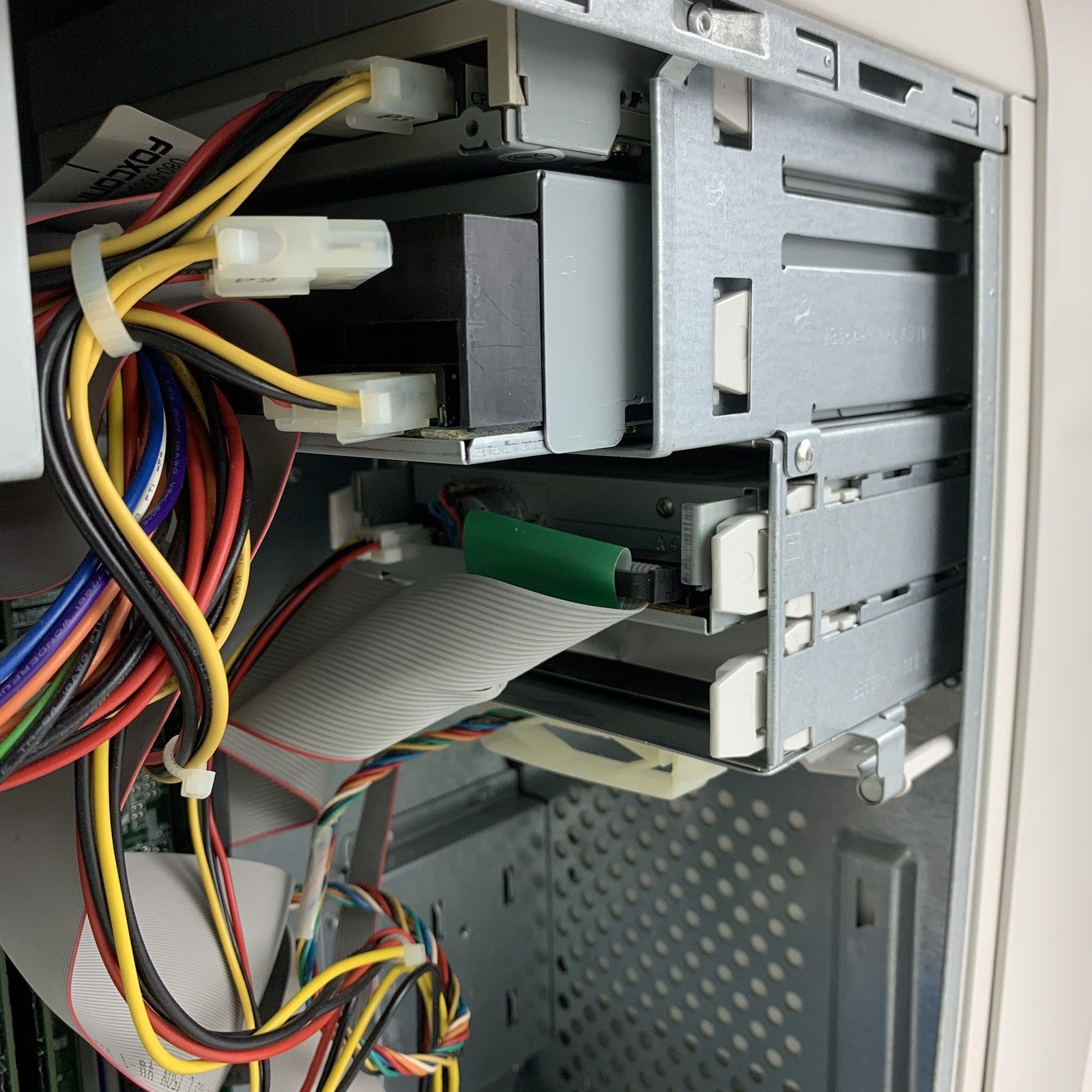 Compaq Presario 5010US Vintage Pentium III 866 MHz 256 MB RAM No OS No HDD