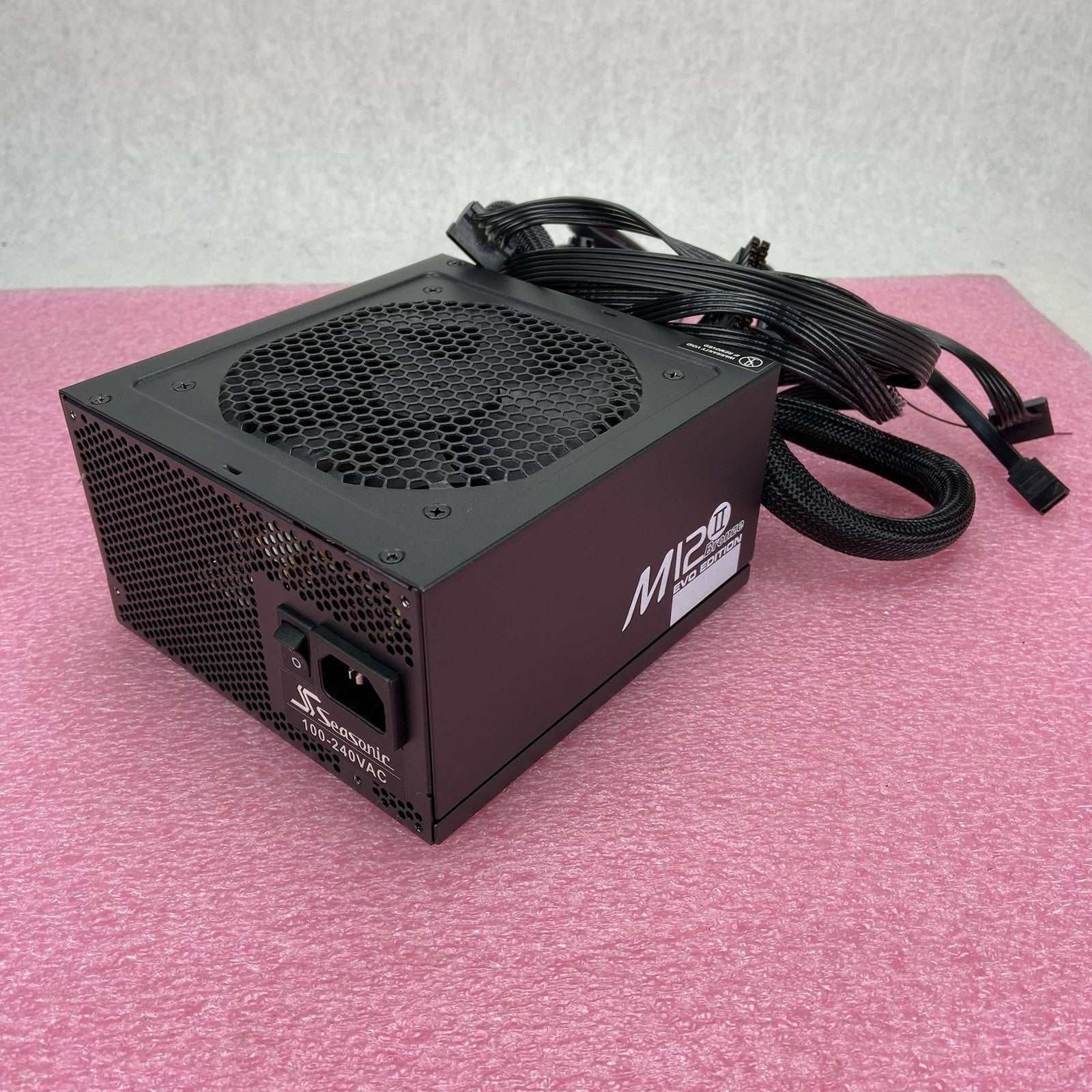 Seasonic SS-520GM Active PFC F3 80 Plus Bronze 520W Power Supply0
