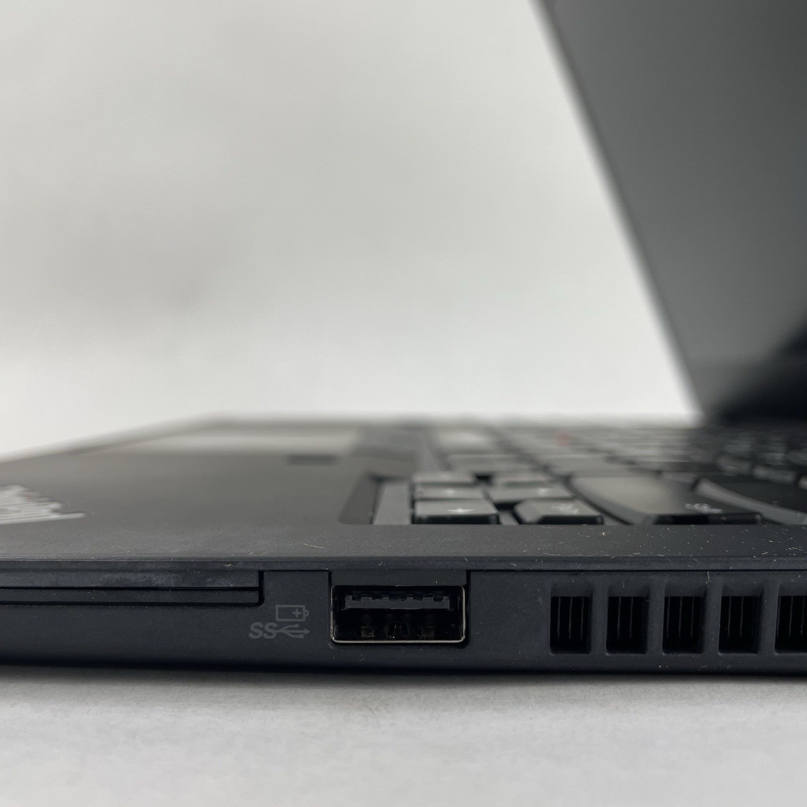 Lenovo ThinkPad T14 Gen2i 14" i5-1145G7 2.60GHz 16GB RAM No SSD/OS/AC-Bad Bottom7