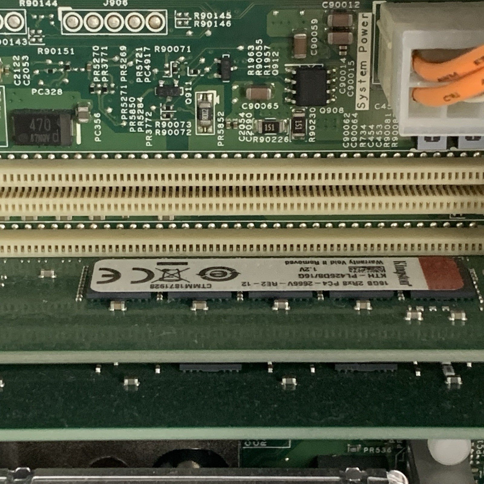 HP ML110 Gen10 8xSFF Server 1x Bronze 3104 1.7 GHz 24 GB Ram No HDD No OS18