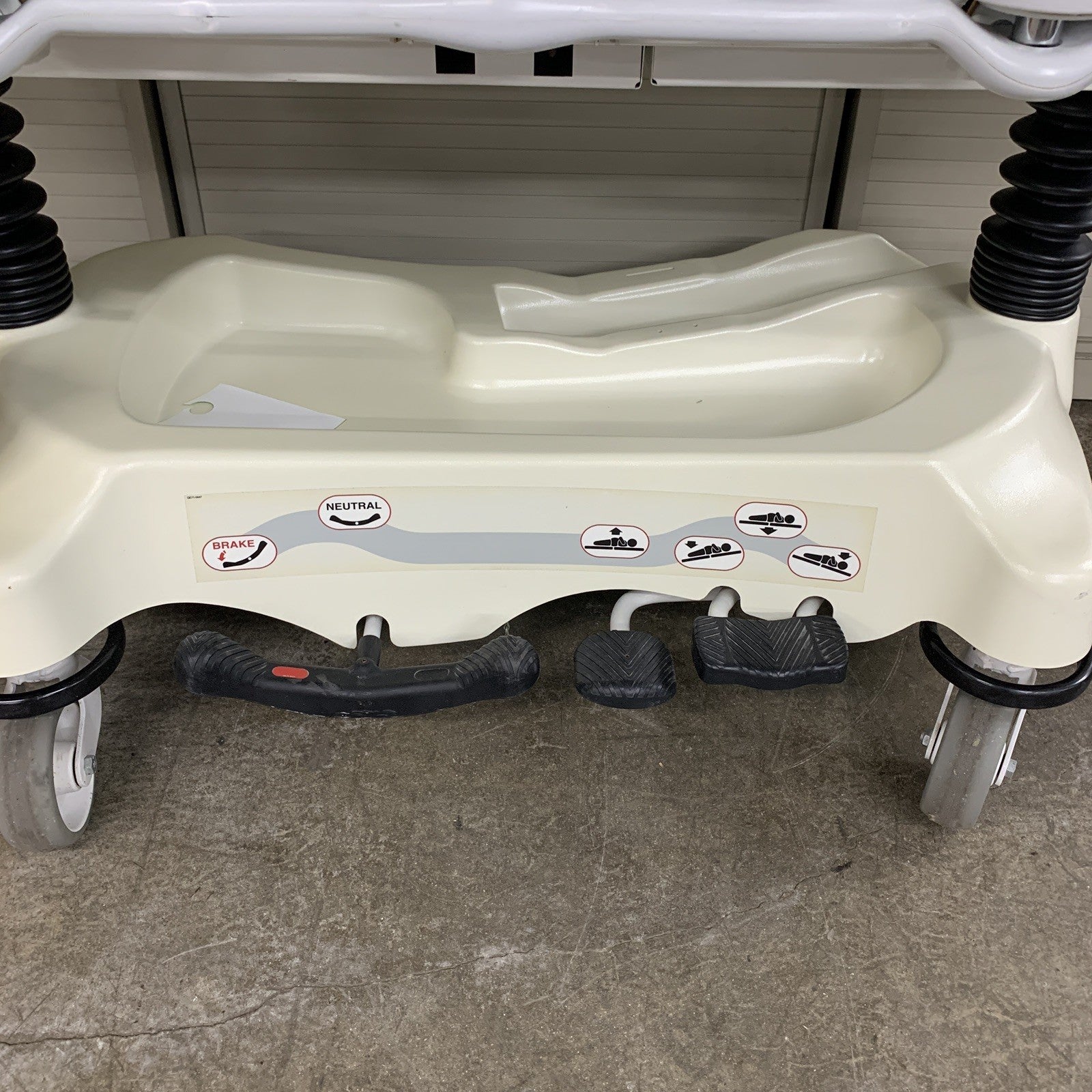 Stryker Cub FL19H Pediatric Crib with Mattress No Handles on Doors