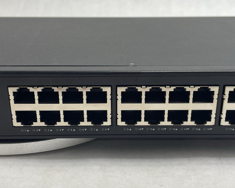 Lantronix SM24TAT2SA-VT 24-Port Managed Gigabit Ethernet PoE+ Tested & Reset
