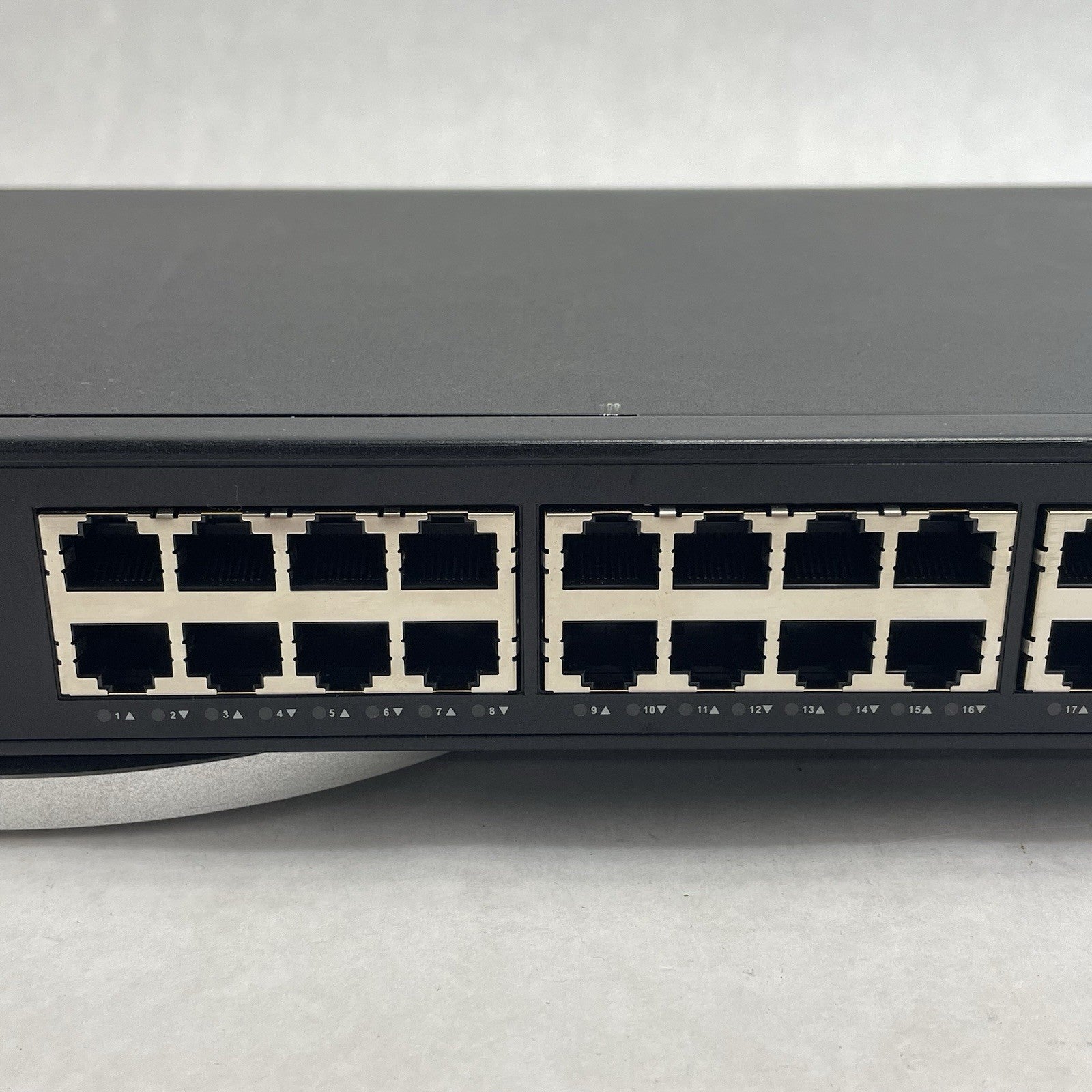 Lantronix SM24TAT2SA-VT 24-Port Managed Gigabit Ethernet PoE+ Tested & Reset4