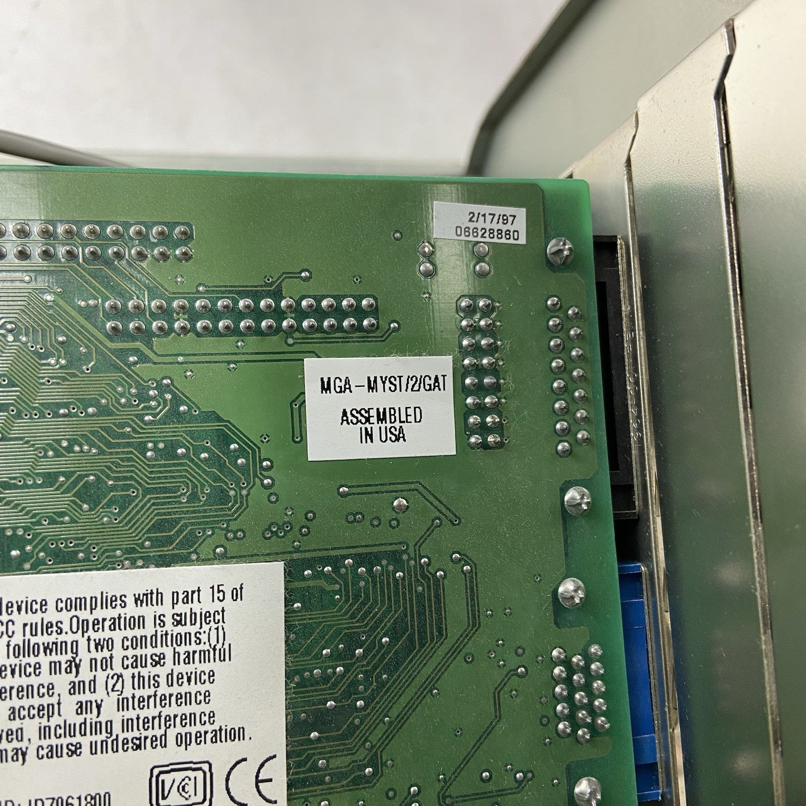 Gateway 2000 LP Mini-Tower Intel Pentium MMX 199MHz 32MB RAM No HDD No OS13