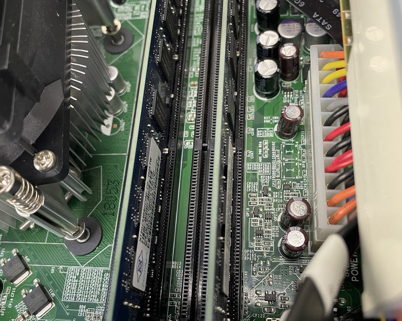 Dell OptiPlex 7010 DT Core i3-3220 3.30 GHz 4 GB Ram No HDD No OS