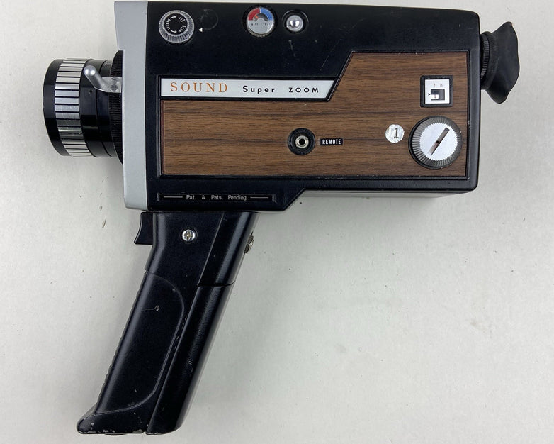 Vintage Synchronex Mark IV Movie Camera Japan 18467 Super Zoom & Case Untested