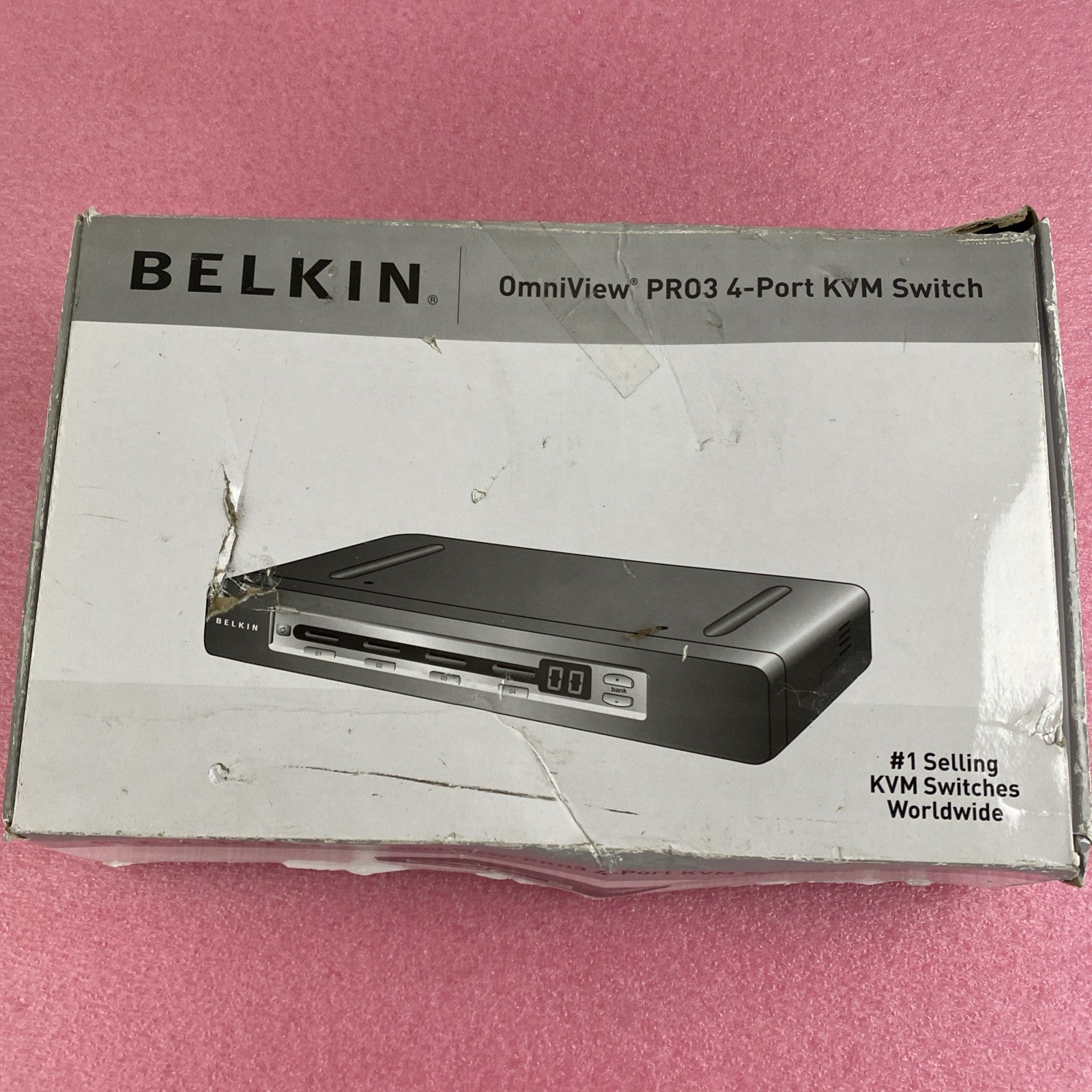 Belkin F1DA104Z OmniView Pro3 4-port KVM Switch1