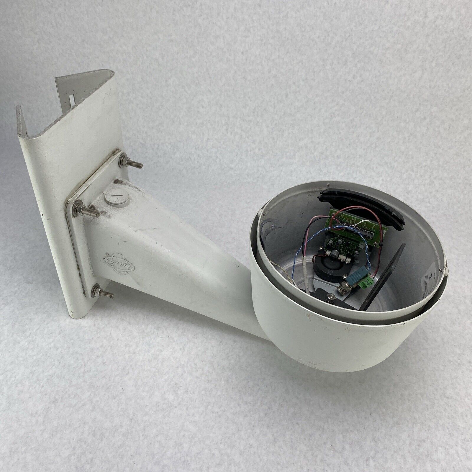 Pelco DF5-PG-E1 Fixed Mount Outdoor Pendant No Camera w/ Wall Mount PA-402