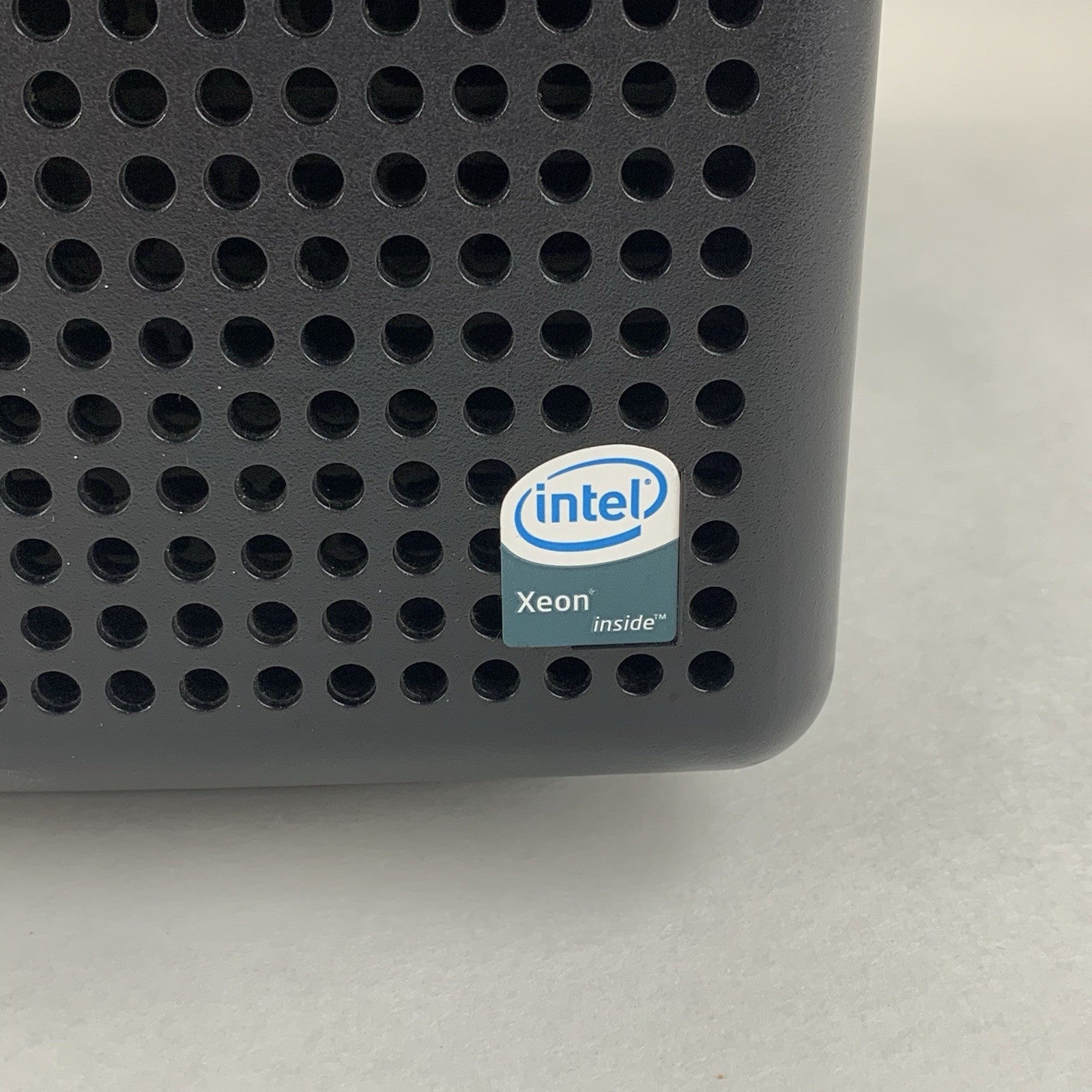 Dell PowerEdge SC1430 Tower Server Intel Xeon 3.0 GHz 2 GB RAM NO HDD NO OS2