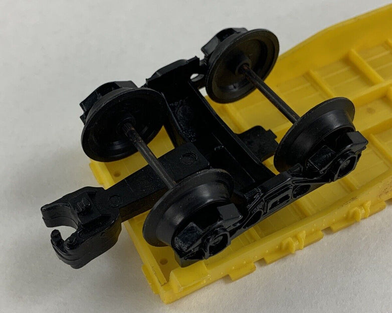 Lionel 9024 Chesapeake & Ohio Railroad Train Flat Skid and N.K.P 9031 Coal Car