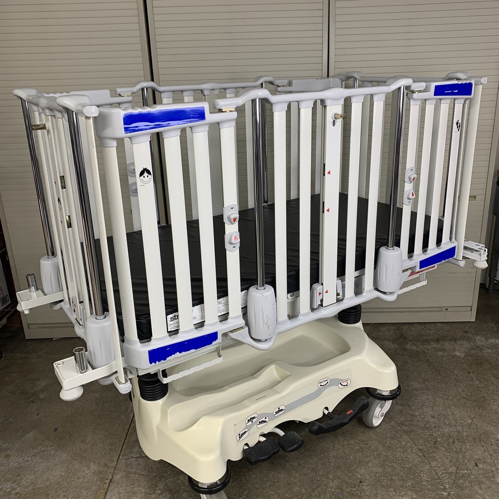 Stryker Cub FL19H Pediatric Crib with Mattress No Handles on Doors No Scale