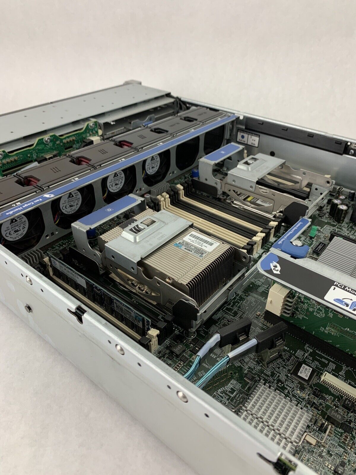 HP ProLiant DL 380p Gen8 Server Xeon E5-2620 2.0 GHz 16 GB RAM No HDD No OS