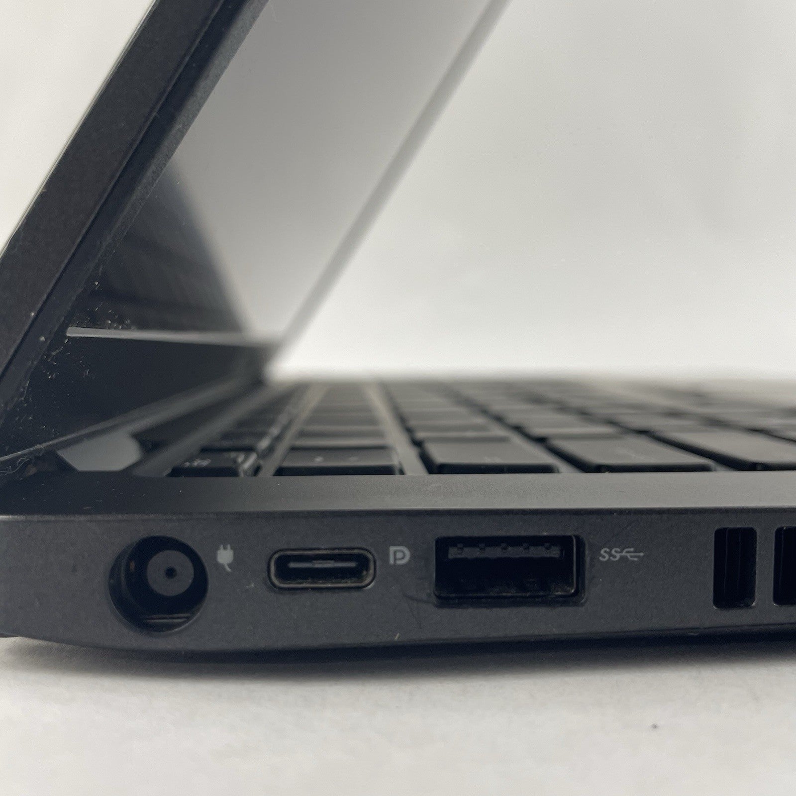 Dell Latitude 5400 14" i5-8365U 1.60 GHz 8 GB RAM No SSD/OS/AC/Batt- Bad Bottom6