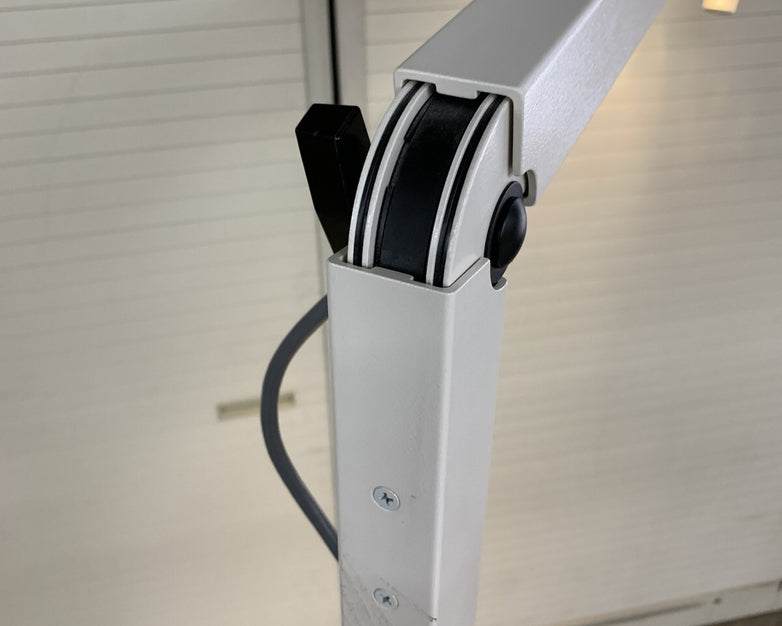 Welch Allyn Model 44200 Procedure Light with Mobile Floor Stand Powers On