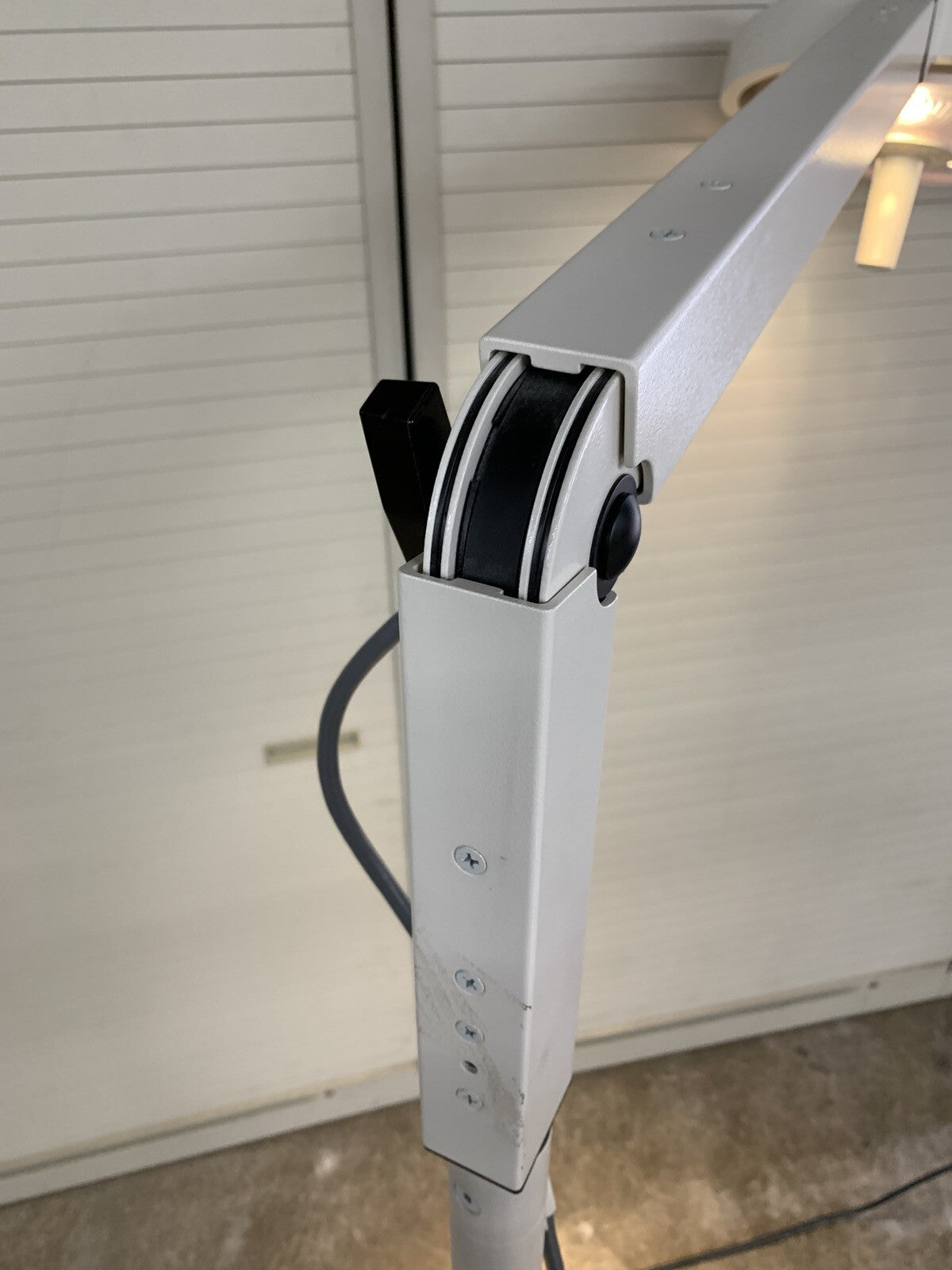 Welch Allyn Model 44200 Procedure Light with Mobile Floor Stand Powers On