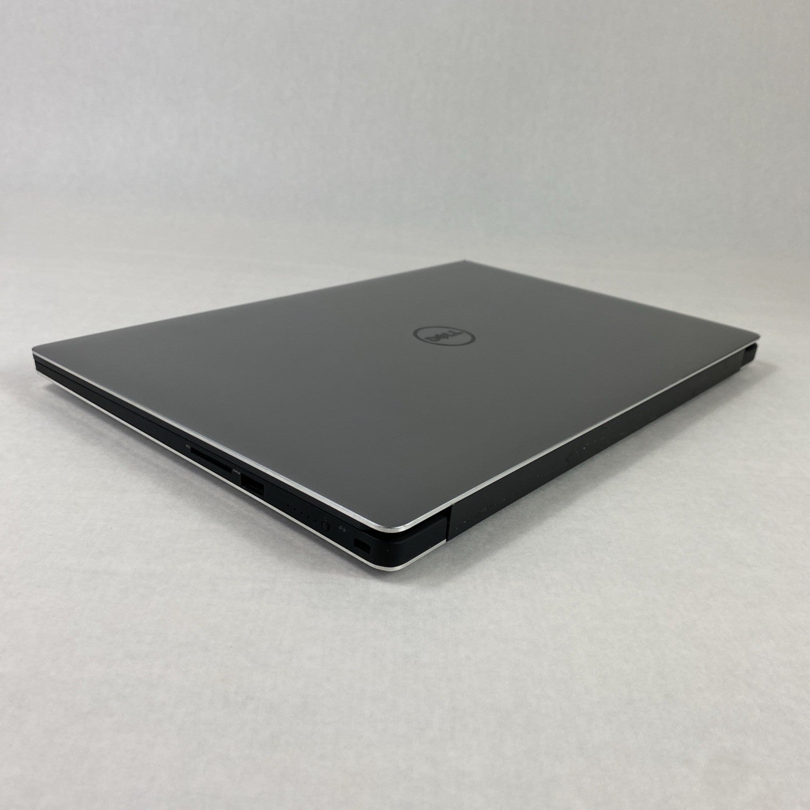 Dell Precision 5510 Intel Core i7-6820HQ 2.7 GHz 8 GB RAM 15.6" No HDD No OS