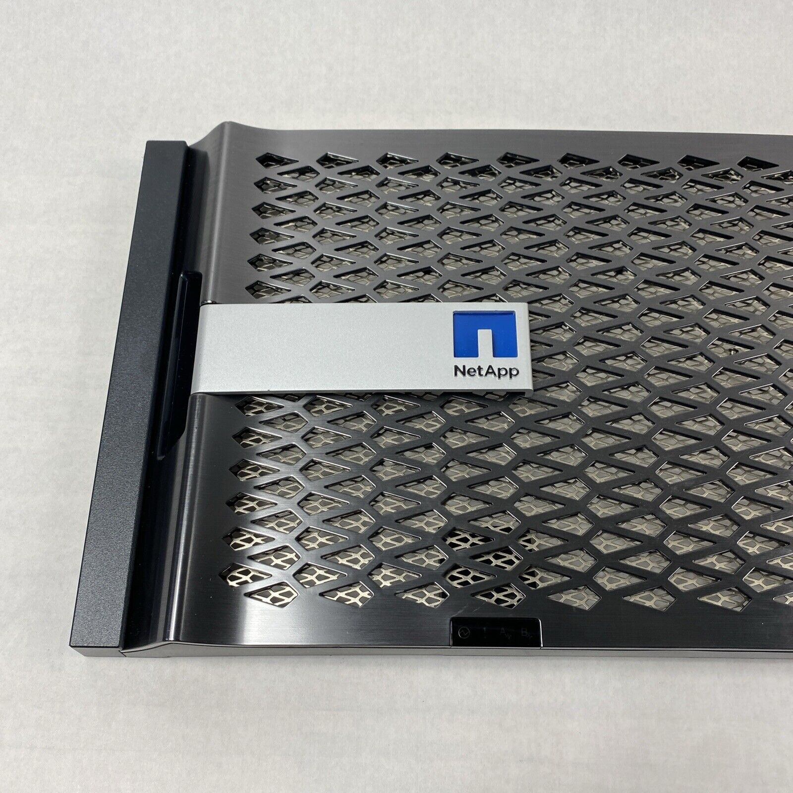 NetApp 111-01220+A0 5U Front Bezel Face Plate
