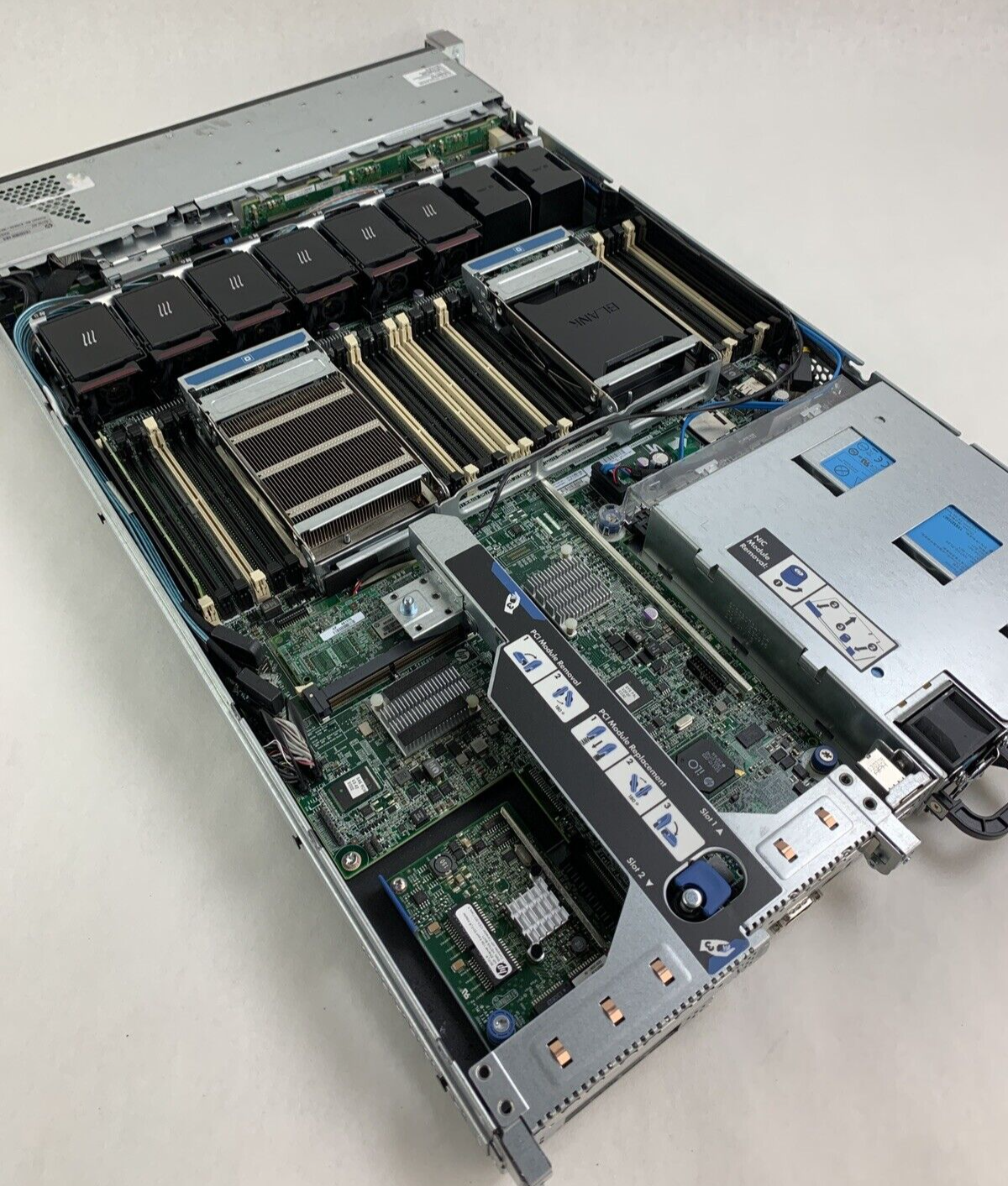 HP ProLiant DL360p Gen8 Xeon E5-2609 V2 2.5 GHz 8 GB RAM No OS No HDD P440ar