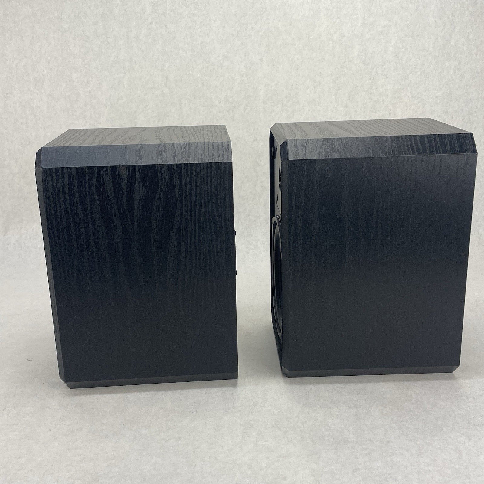 2 - Boston Acoustics Inc. HD5 Black Speakers 8 Ohms GUC4