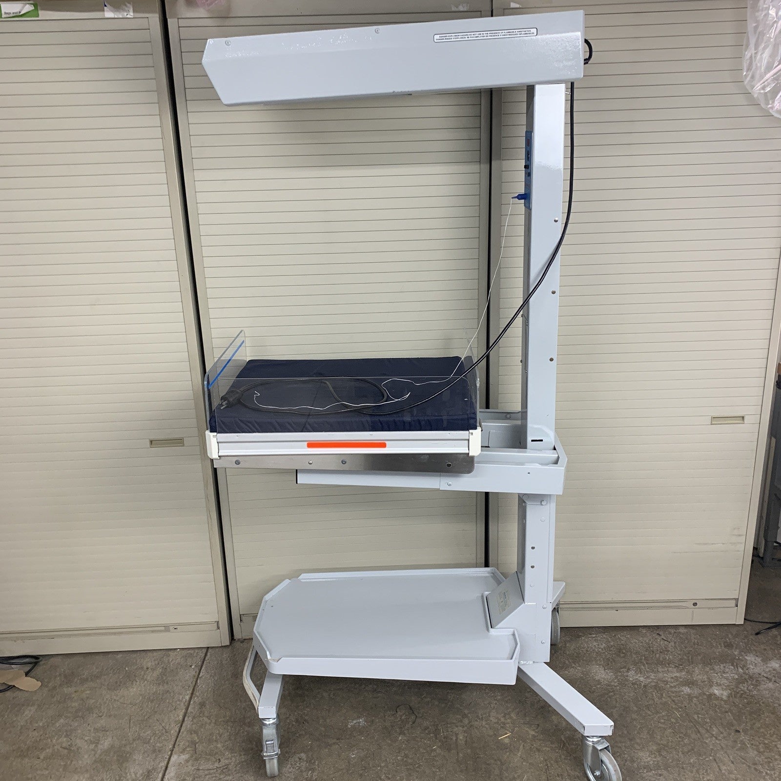 Air-Shields PM78-1 Infant Intensive Care System Powers and Heats