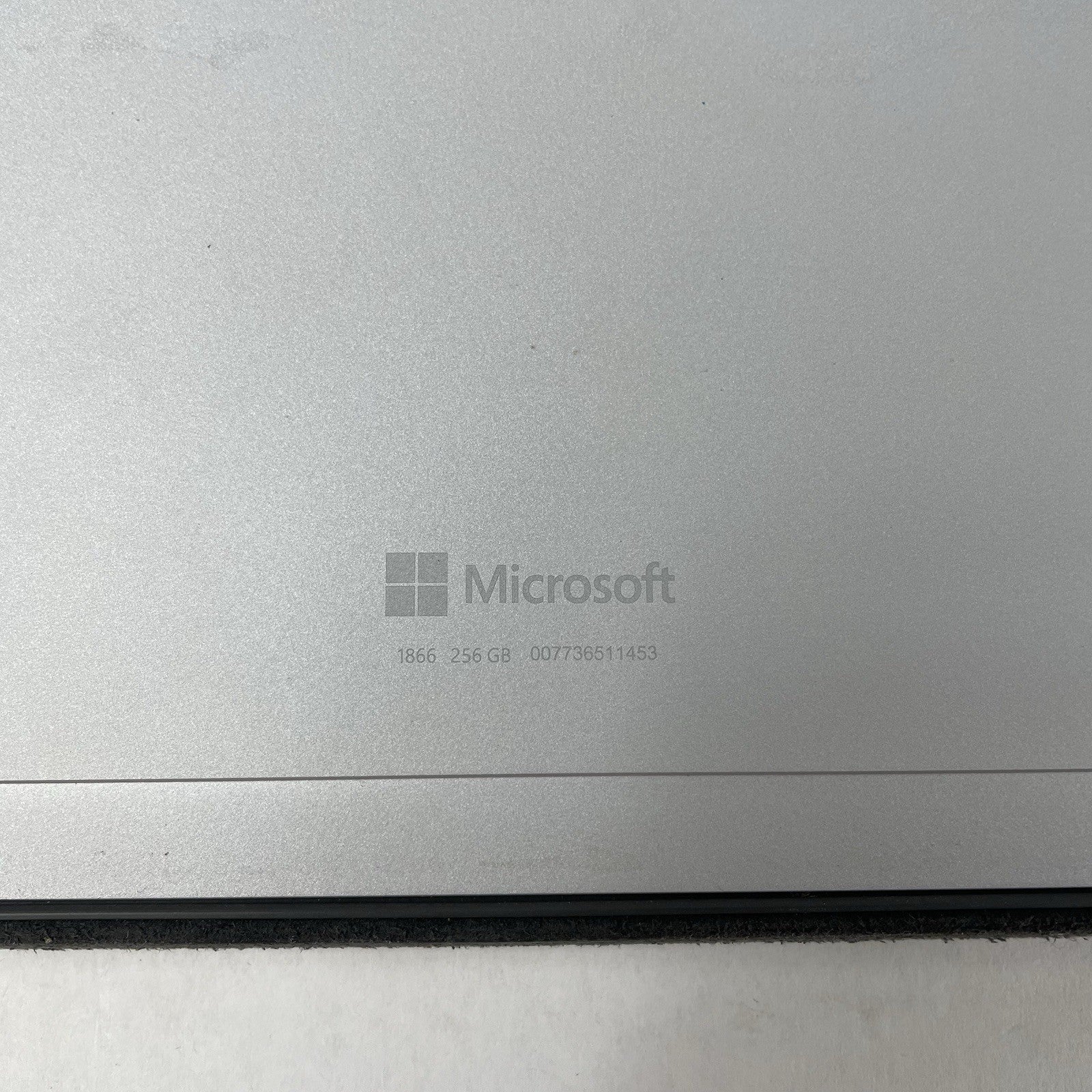 MicroSoft Surface Pro 7 13.3" i7-1065G7 1.30 GHz 16 GB RAM 256 GB SSD Windows 1112