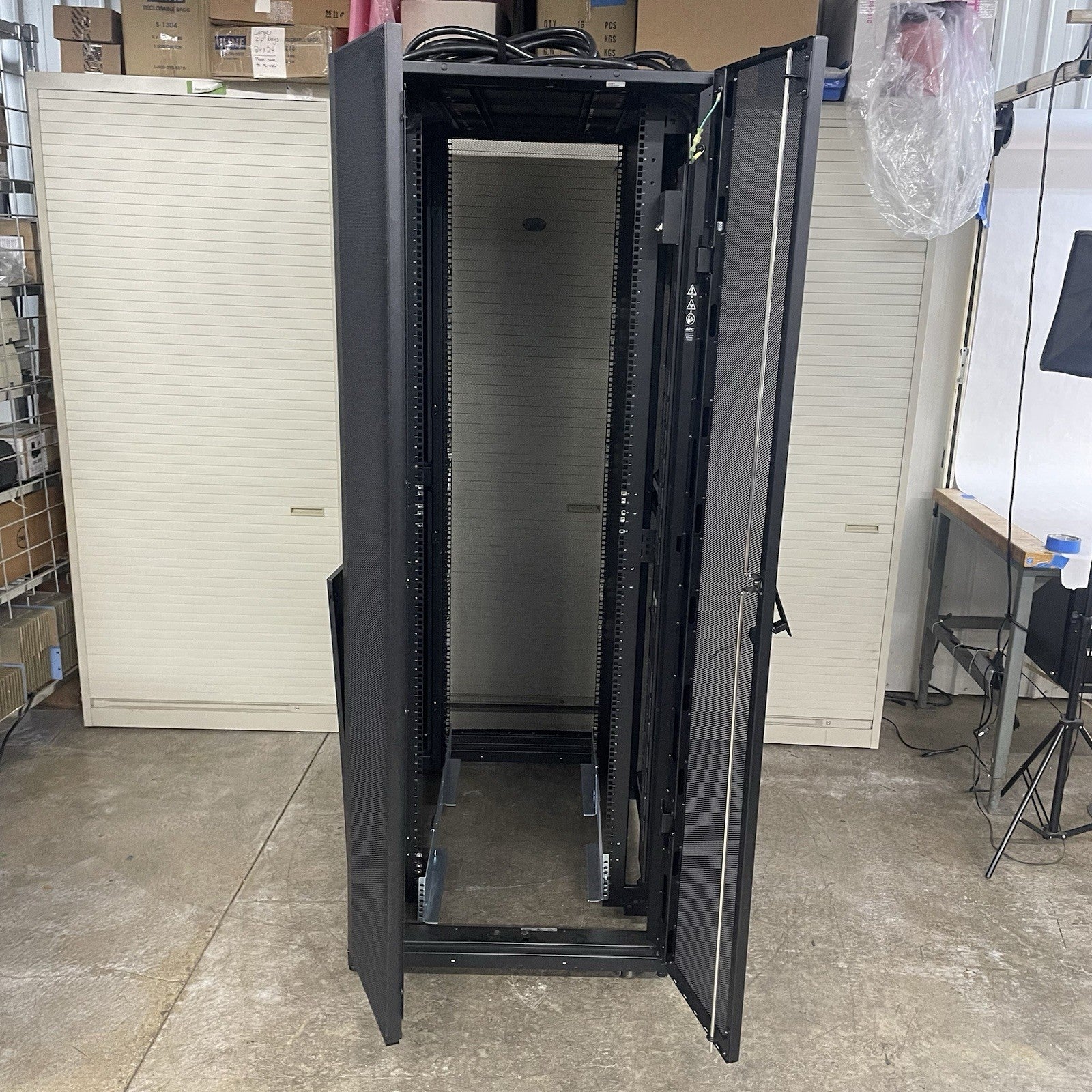 APC E242296 NetShelter SX 42U Server Rack 19" Enclosure Cabinet No Key