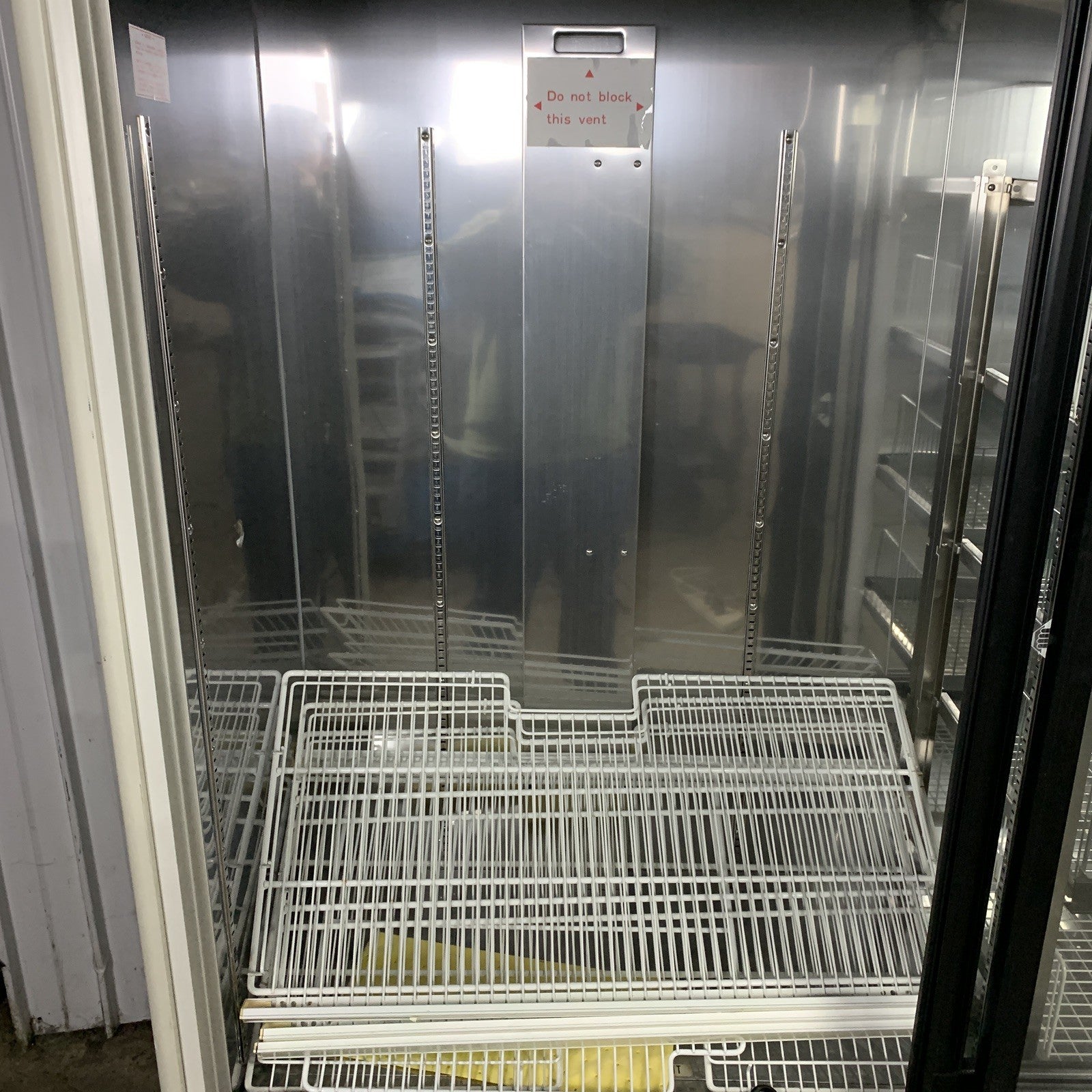 Sanyo MPR-1013r Medicool Pharmaceutical Refrigerator 1034L 115V Powers Cools