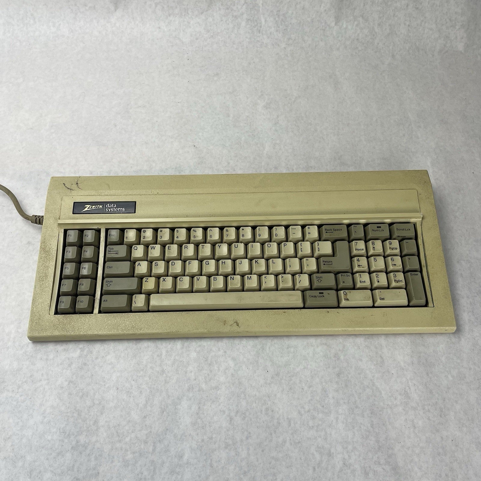 Zenith Data Systems Z-150 Keyboard Yellow Switches1