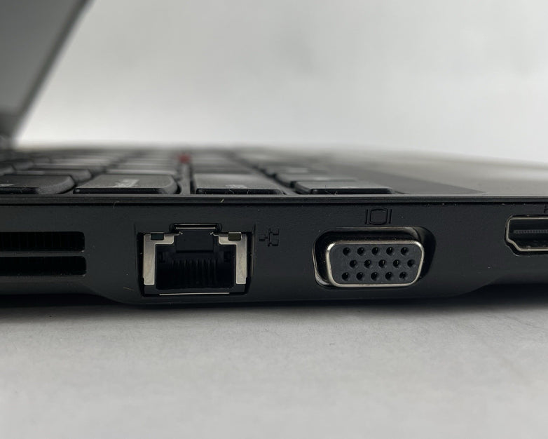 Lenovo ThinkPad E560 15.6" i5-6200U 2.30 GHz 8 GB RAM No SSD/OS/AC