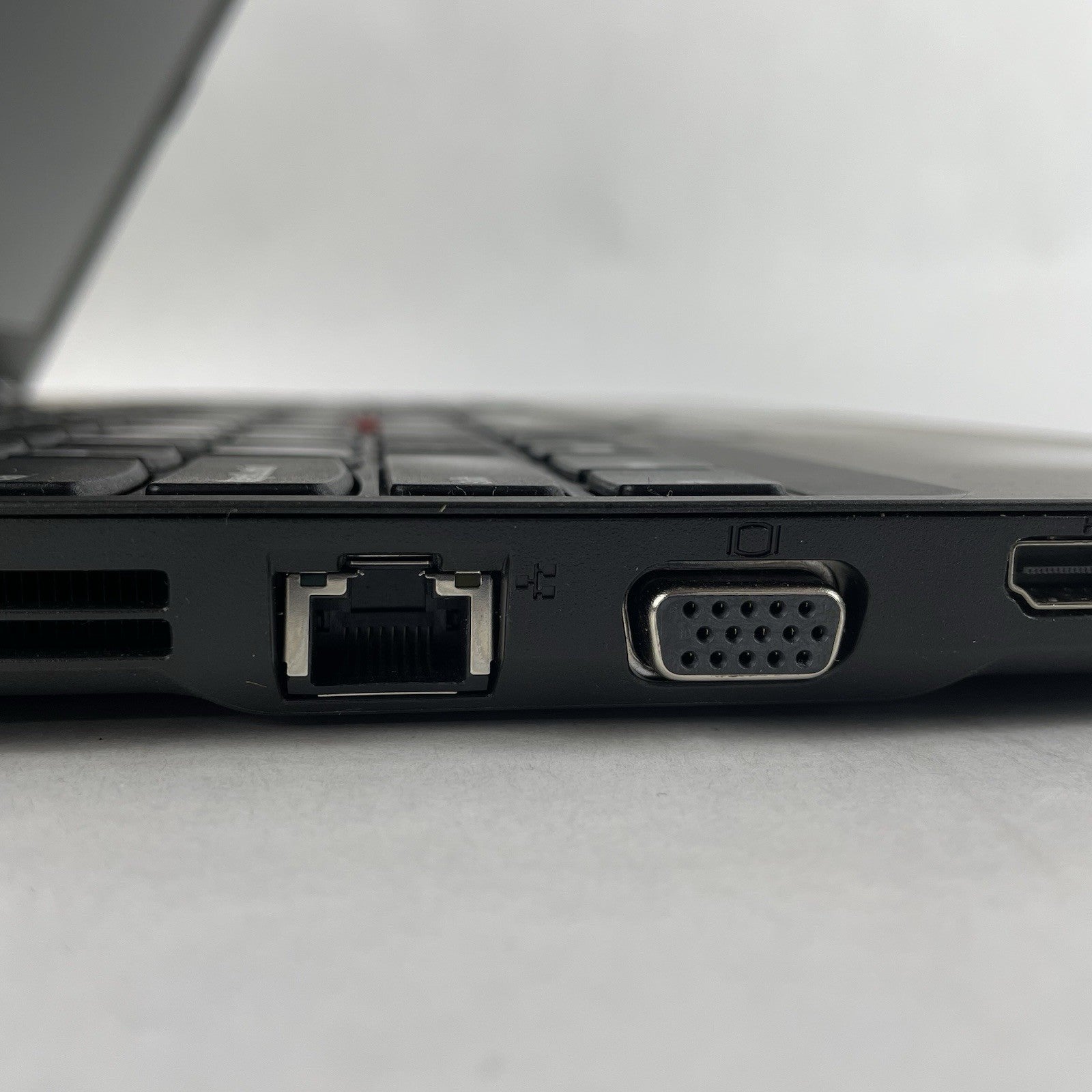 Lenovo ThinkPad E560 15.6" i5-6200U 2.30 GHz 8 GB RAM No SSD/OS/AC5