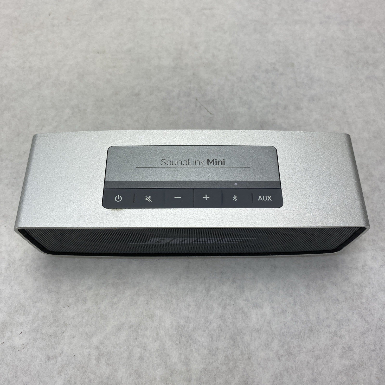 Bose SoundLink Mini 413295 Bluetooth and Aux Speaker With Charging Cradle1