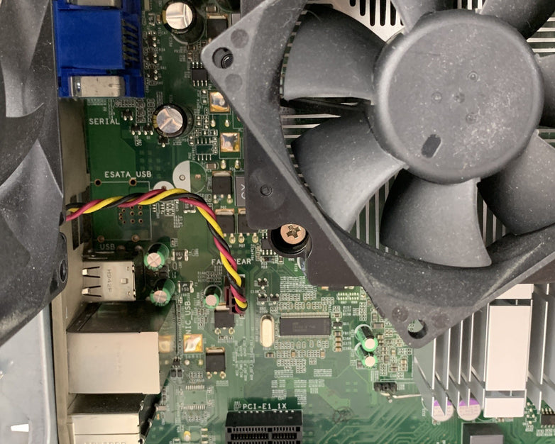 Dell Vostro 220 MT Intel Core 2 Quad Q8300 2.5 GHz 2 GB RAM No HDD No OS