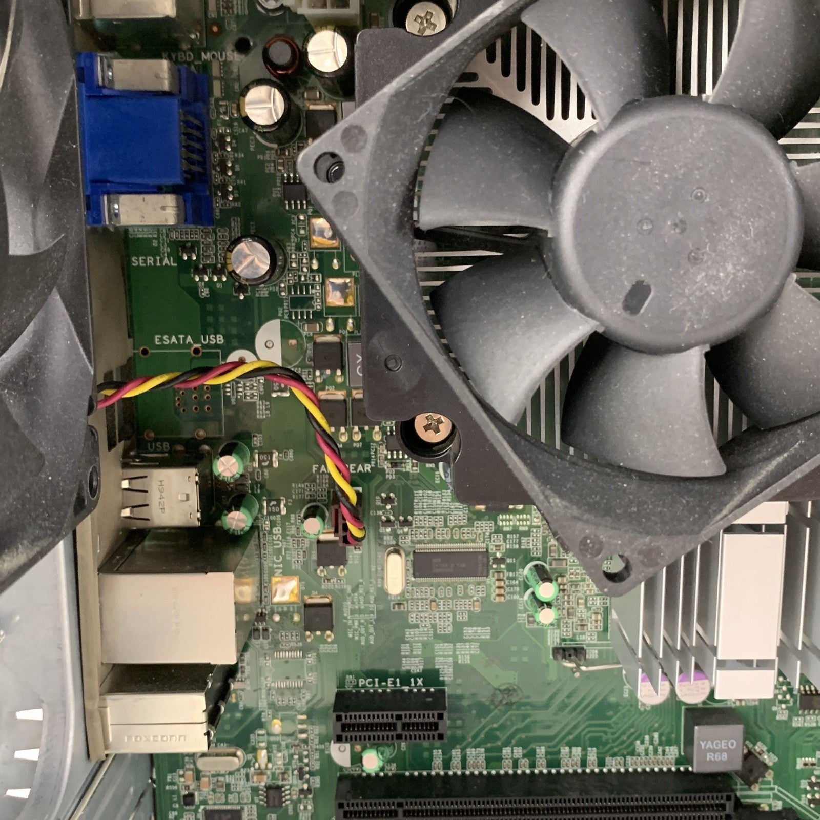 Dell Vostro 220 MT Intel Core 2 Quad Q8300 2.5 GHz 2 GB RAM No HDD No OS