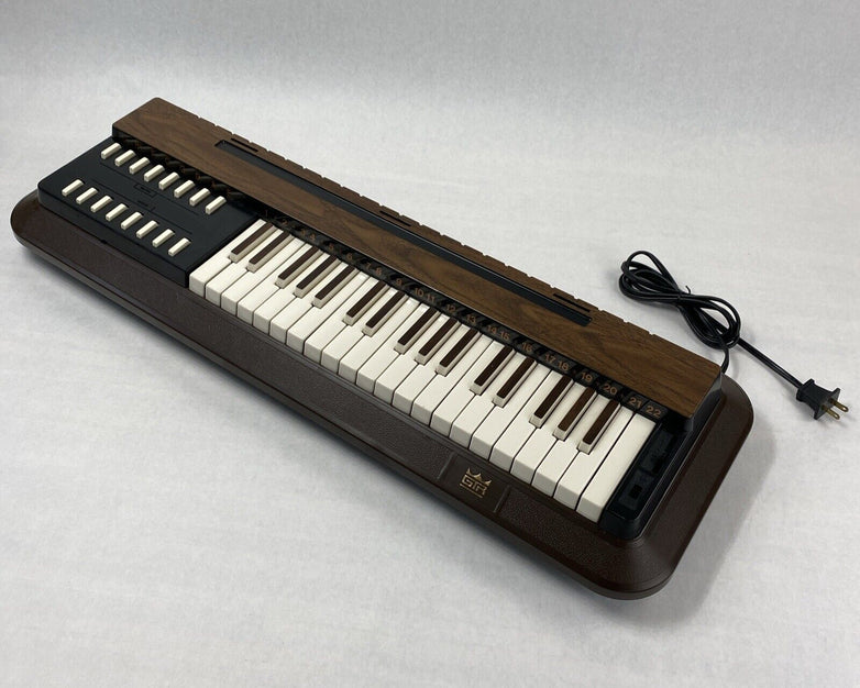Vintage GTR 3751 16 Chord 3 Octave Electric Organ