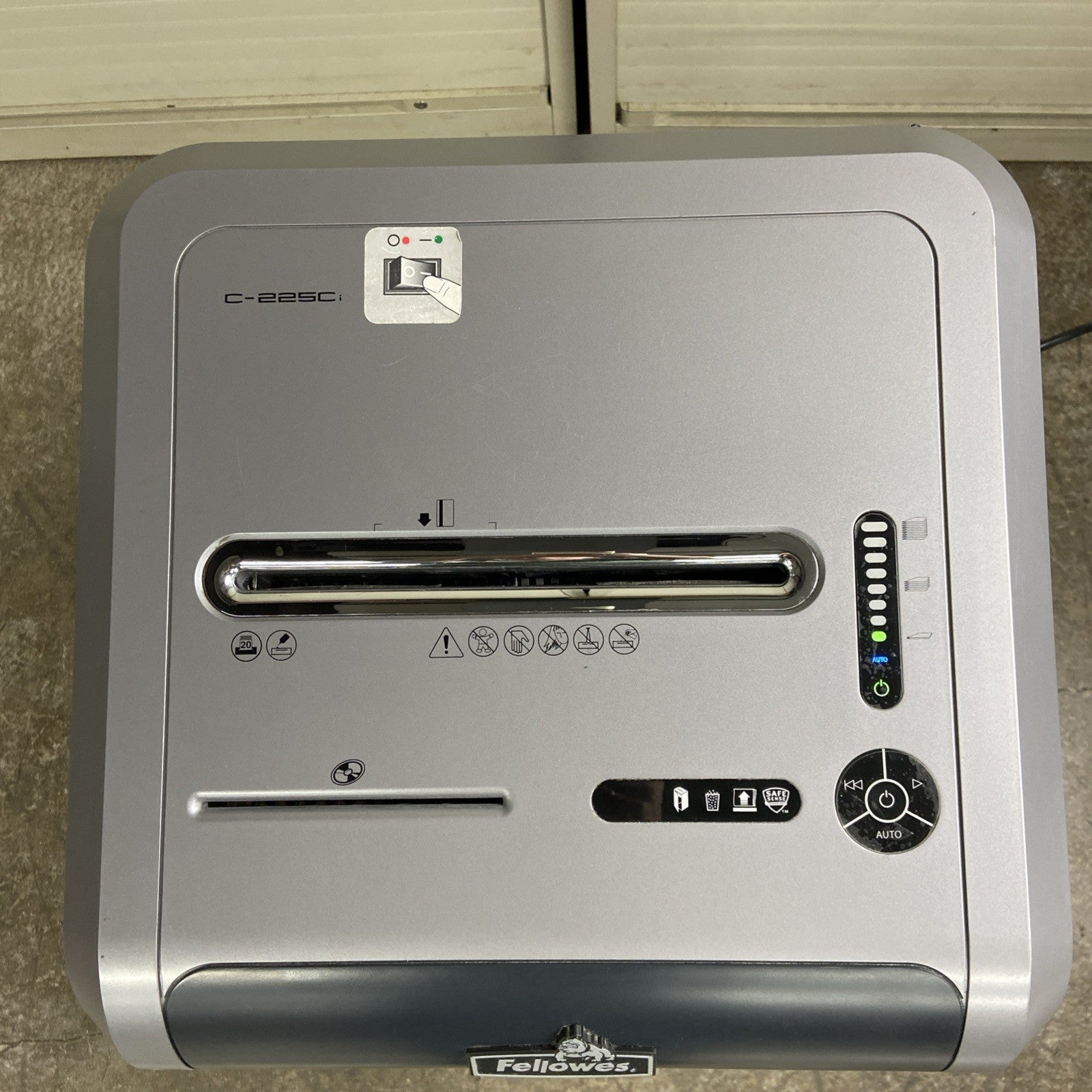 Fellowes Powershred 225i Strip Cut Shredder - Tested - Needs Repair