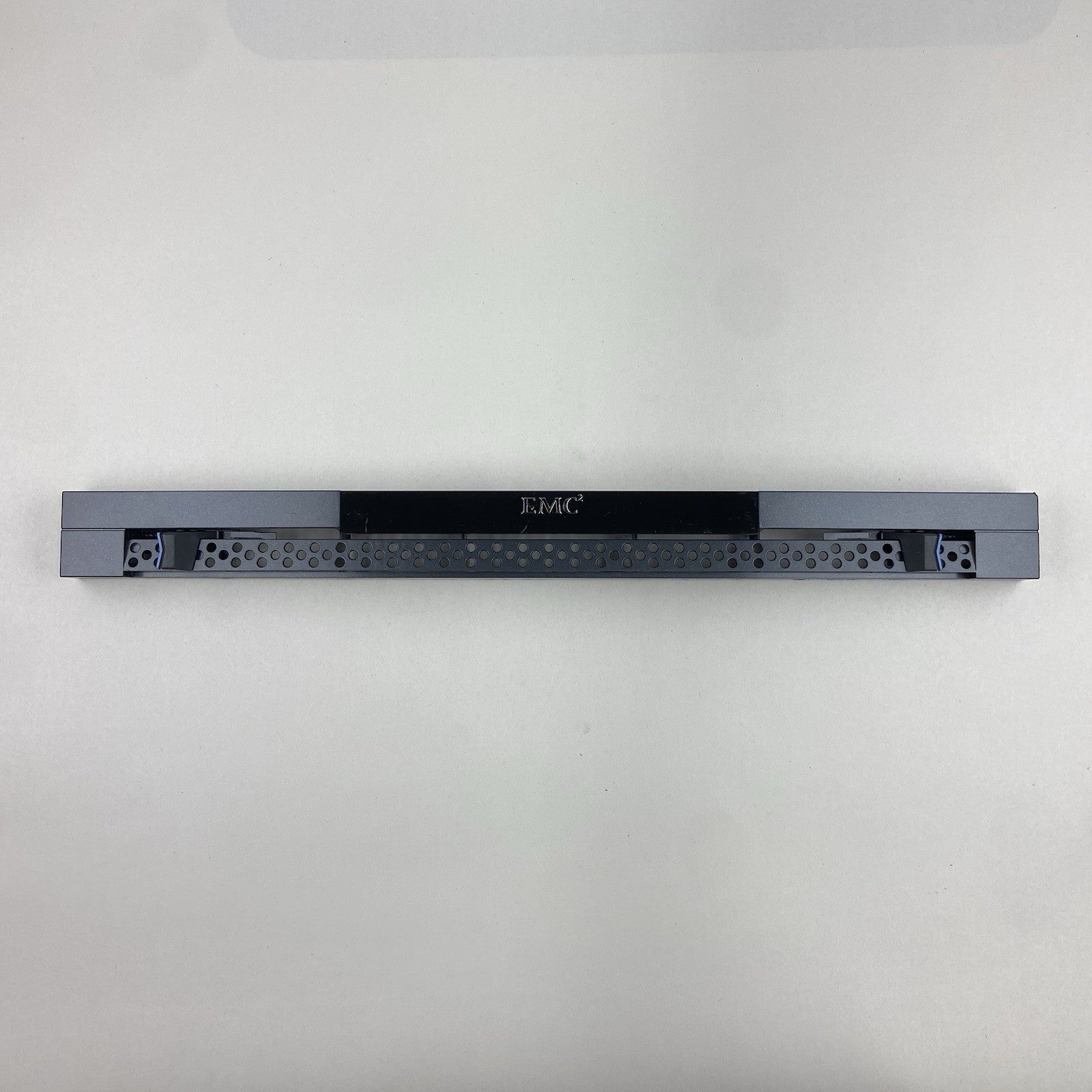 EMC 100-563-101  Fits CX4-120 CX4-240 CX4-480 1U Filler Panel Fleet B2 TLA 32-41