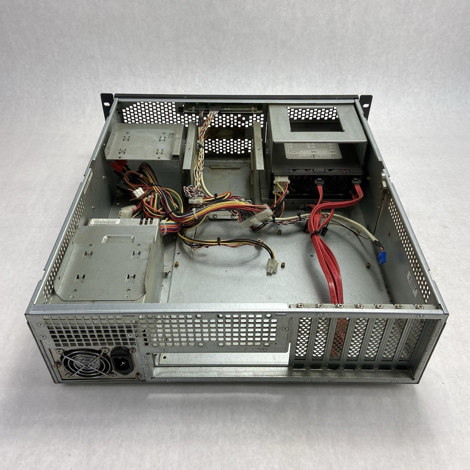 InWin R-Series IW R-300 3U RackMount Server Chassis EMACS P2H-5500V 500W PSU7