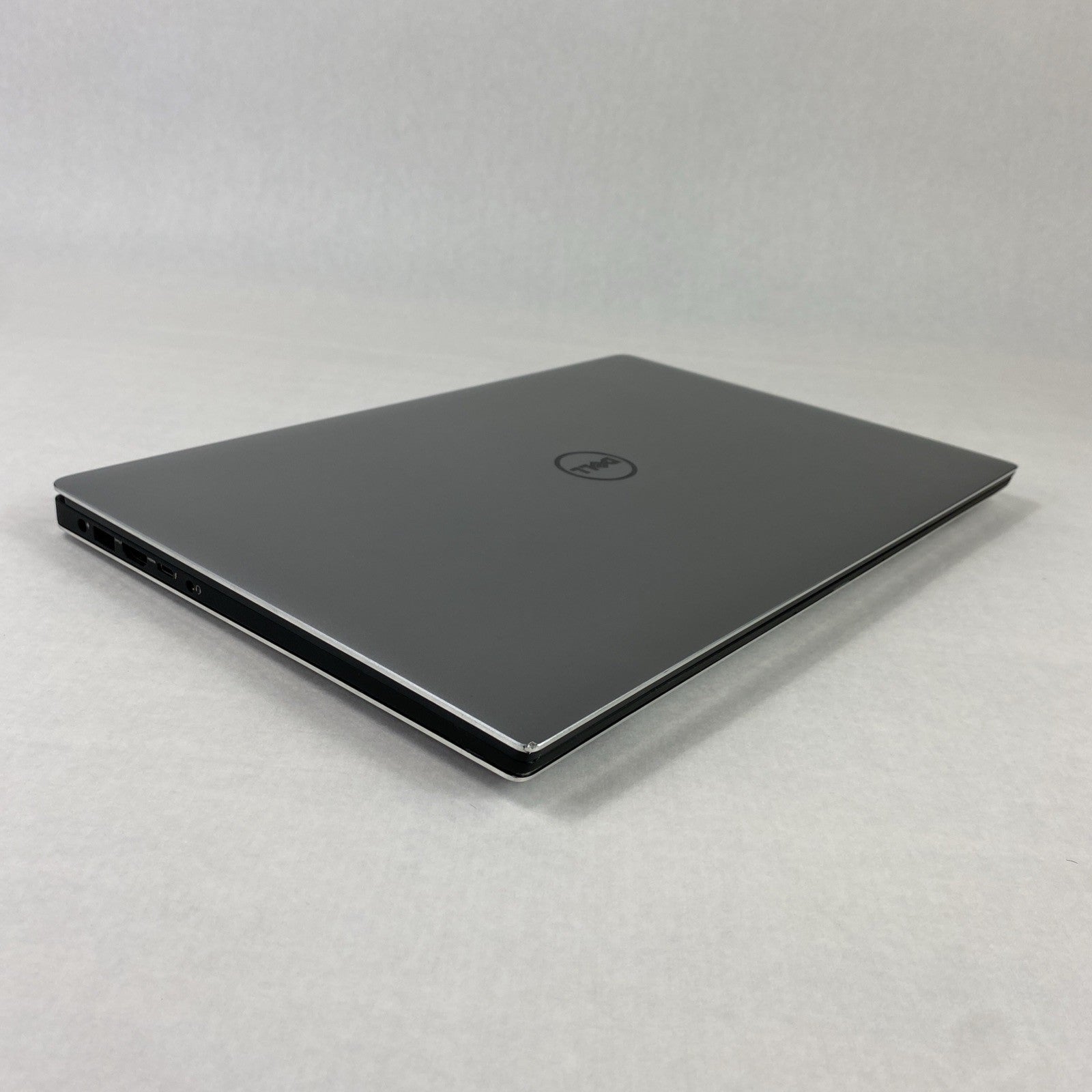 Dell Precision 5510 Intel Core i7-6820HQ 2.7 GHz 8 GB RAM 15.6" No HDD No OS