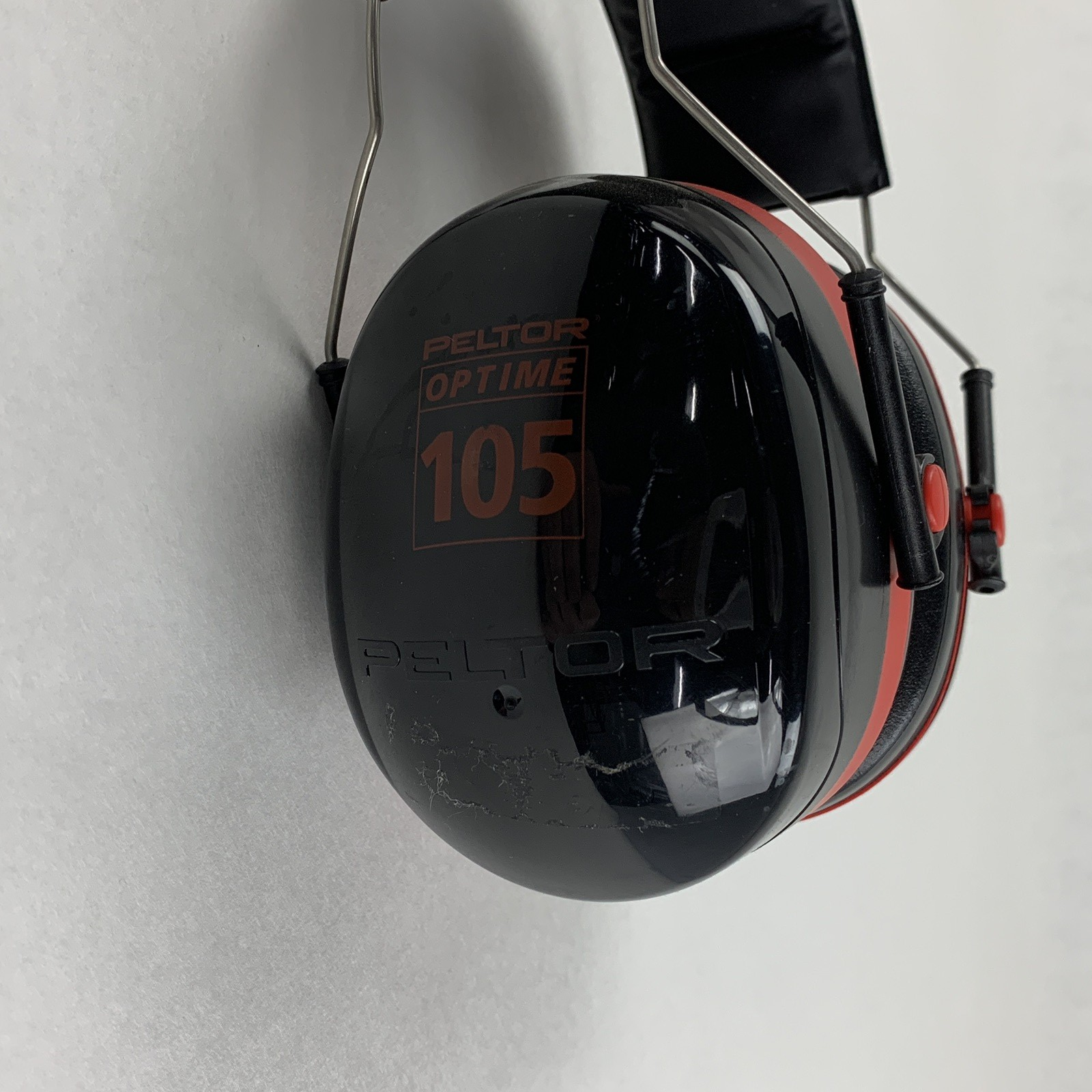 Peltor Optime 101 3M Ear Muffs Black/Red Hearing Conservation Lot of 4x