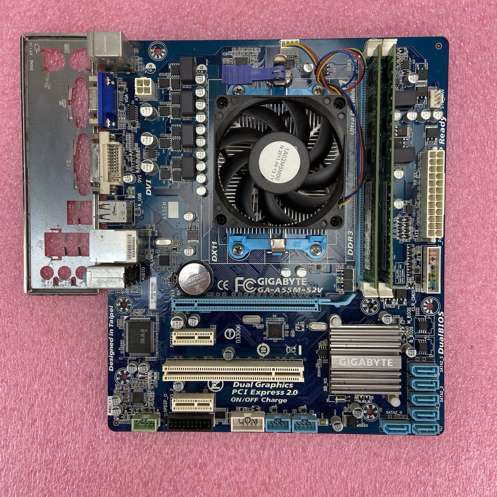 Gigabyte GA-A55M-S2V Motherboard AMD A4-3300 2.5GHz 6GB RAM w/IO Shield5
