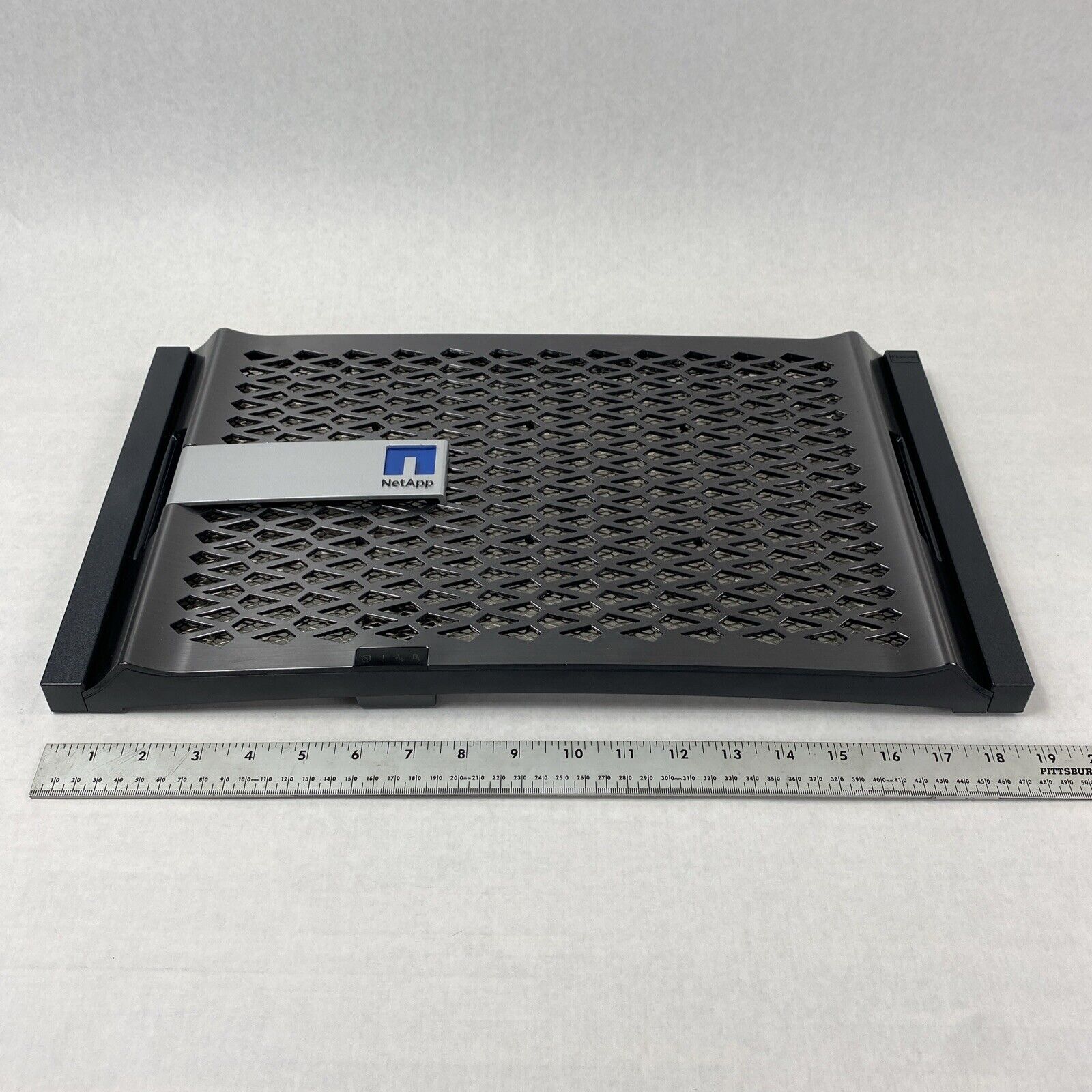 NetApp 111-01220+A0 5U Front Bezel Face Plate
